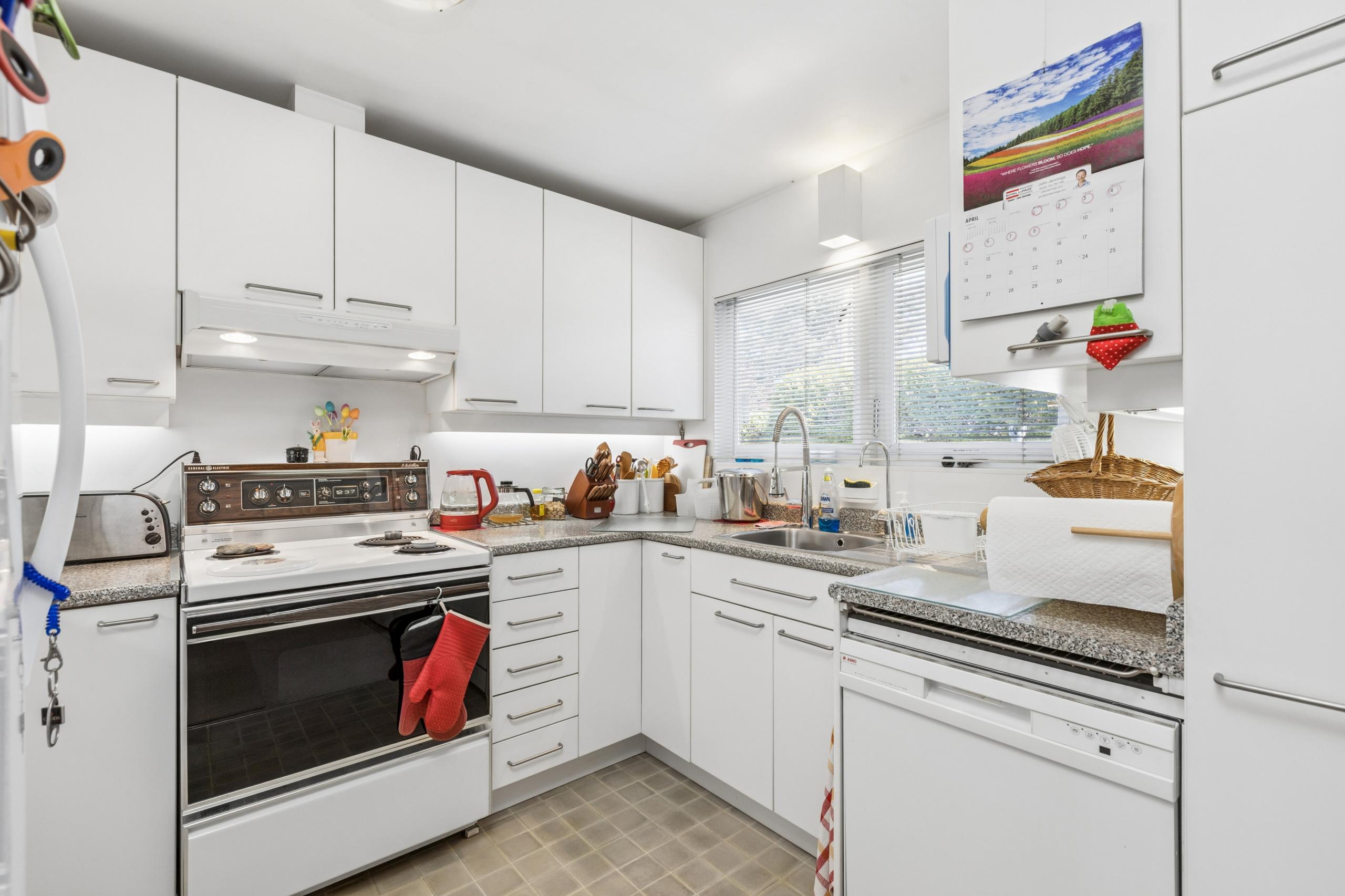 1222 Rosewood Crescent, North Vancouver listing image