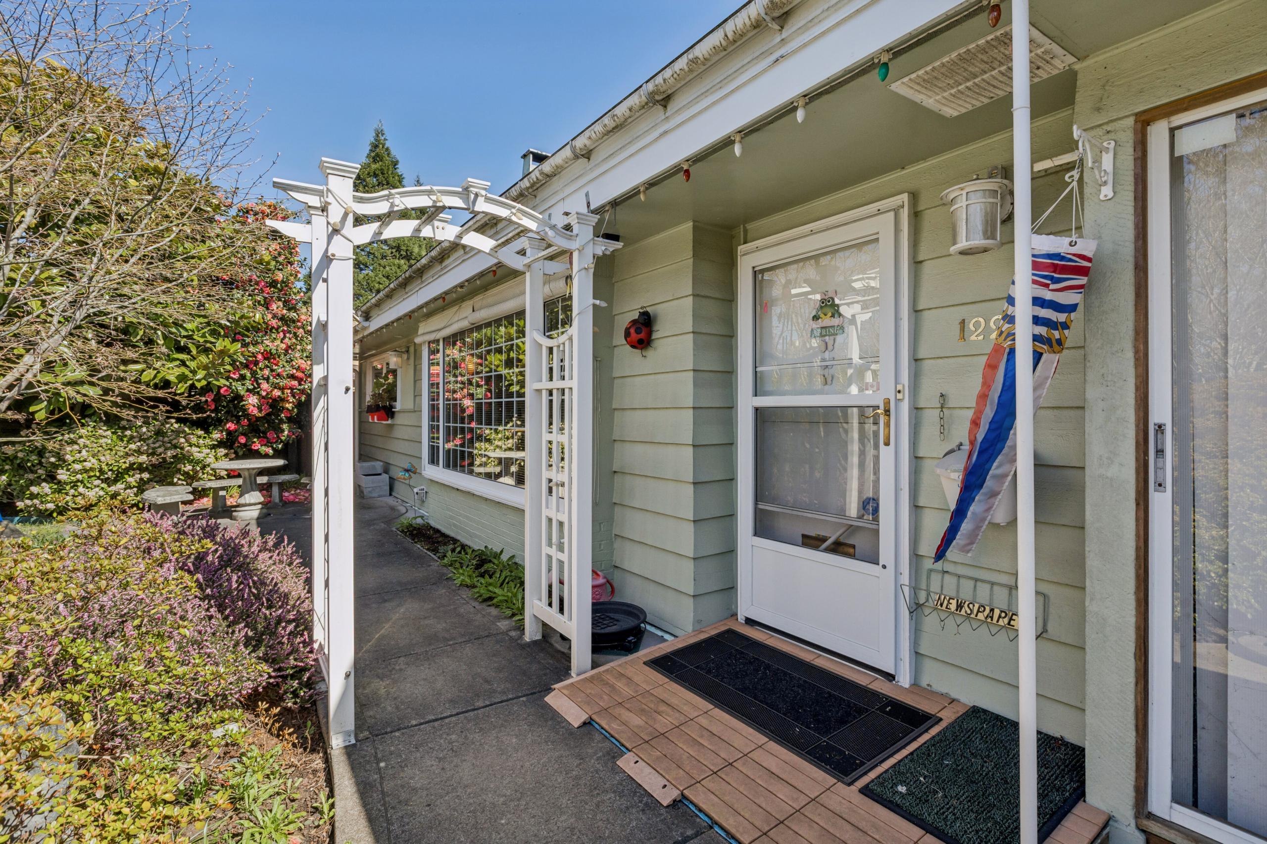 1222 Rosewood Crescent, North Vancouver listing image