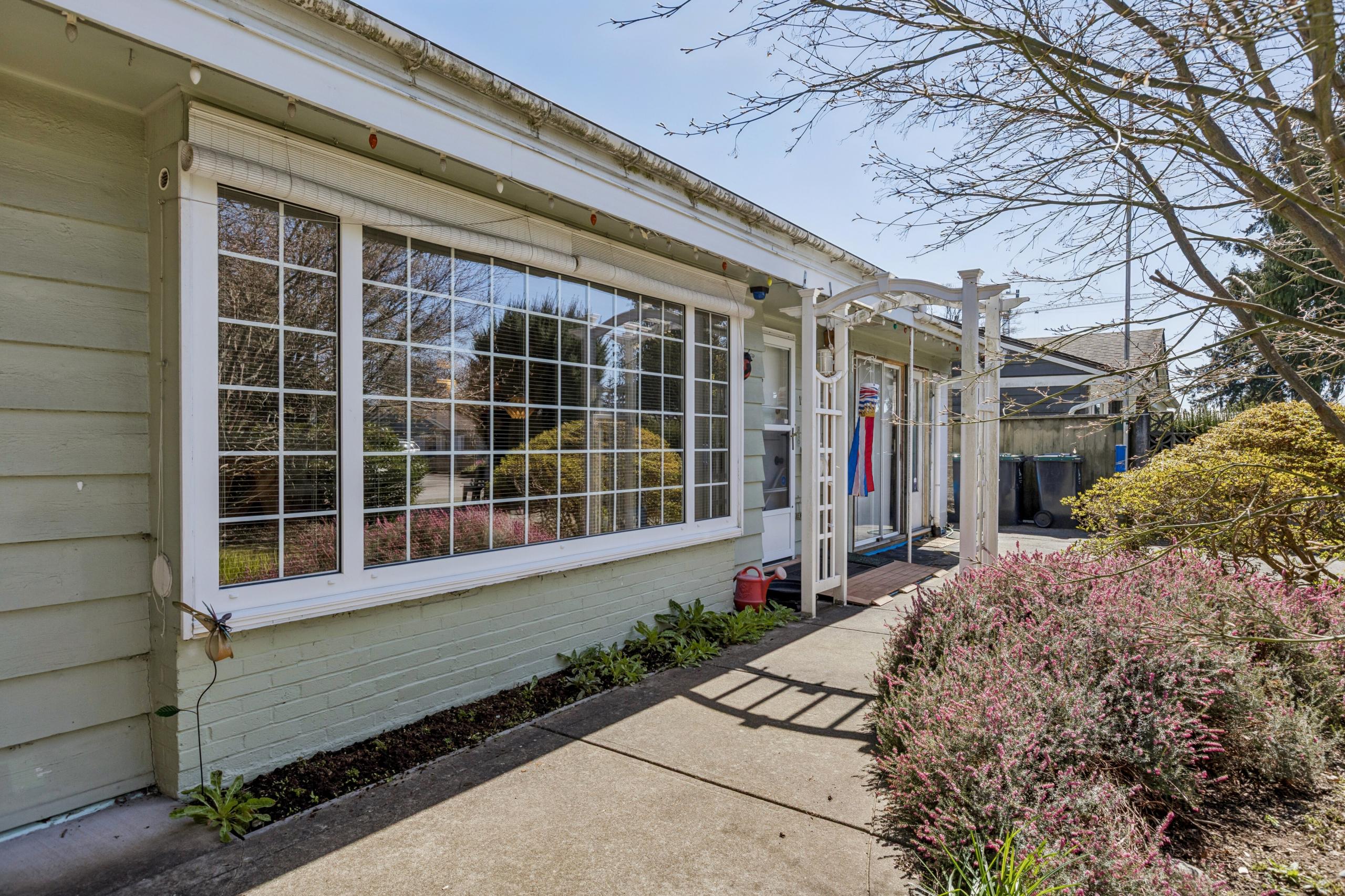 1222 Rosewood Crescent, North Vancouver listing image