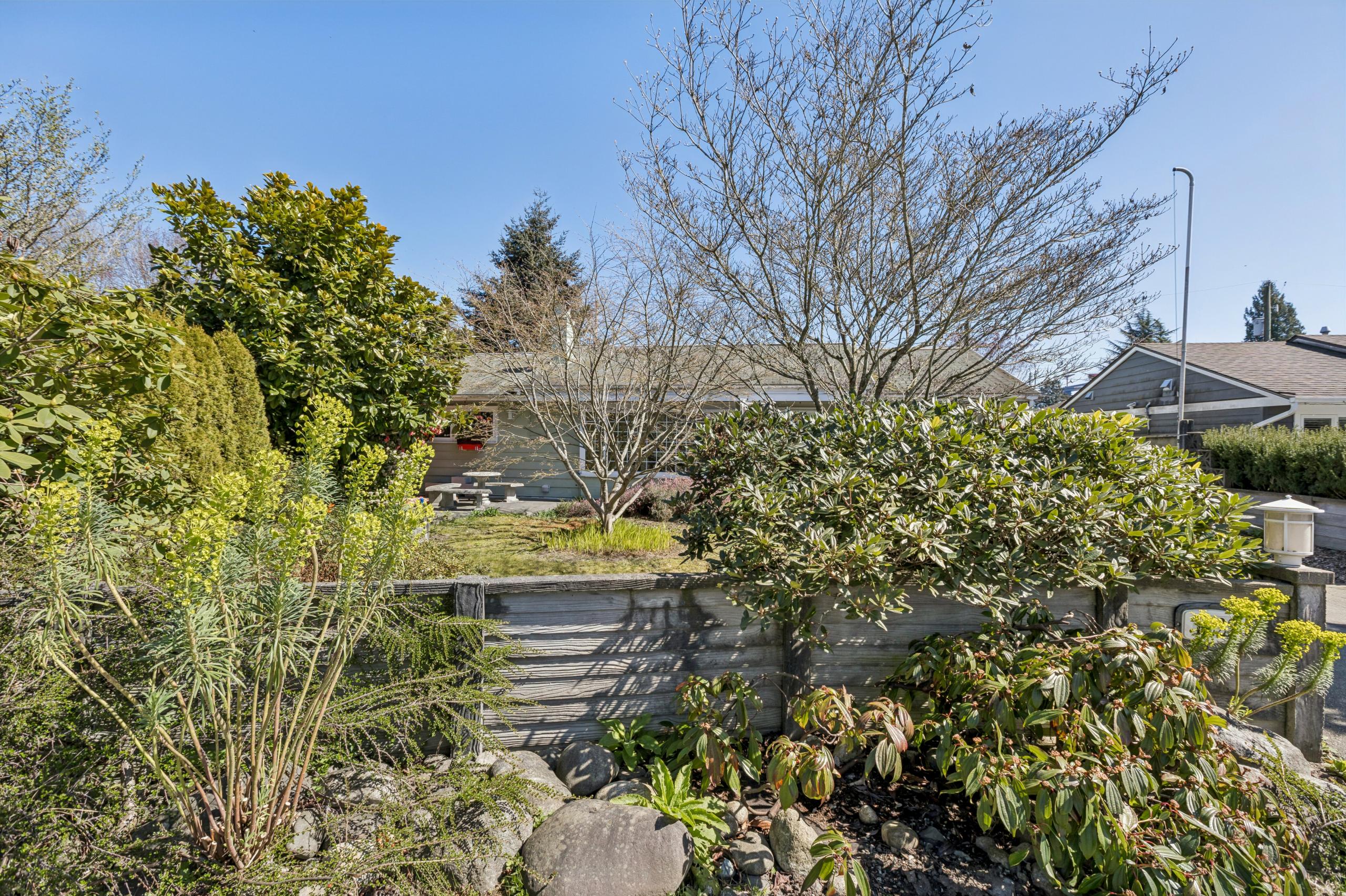 1222 Rosewood Crescent, North Vancouver listing image