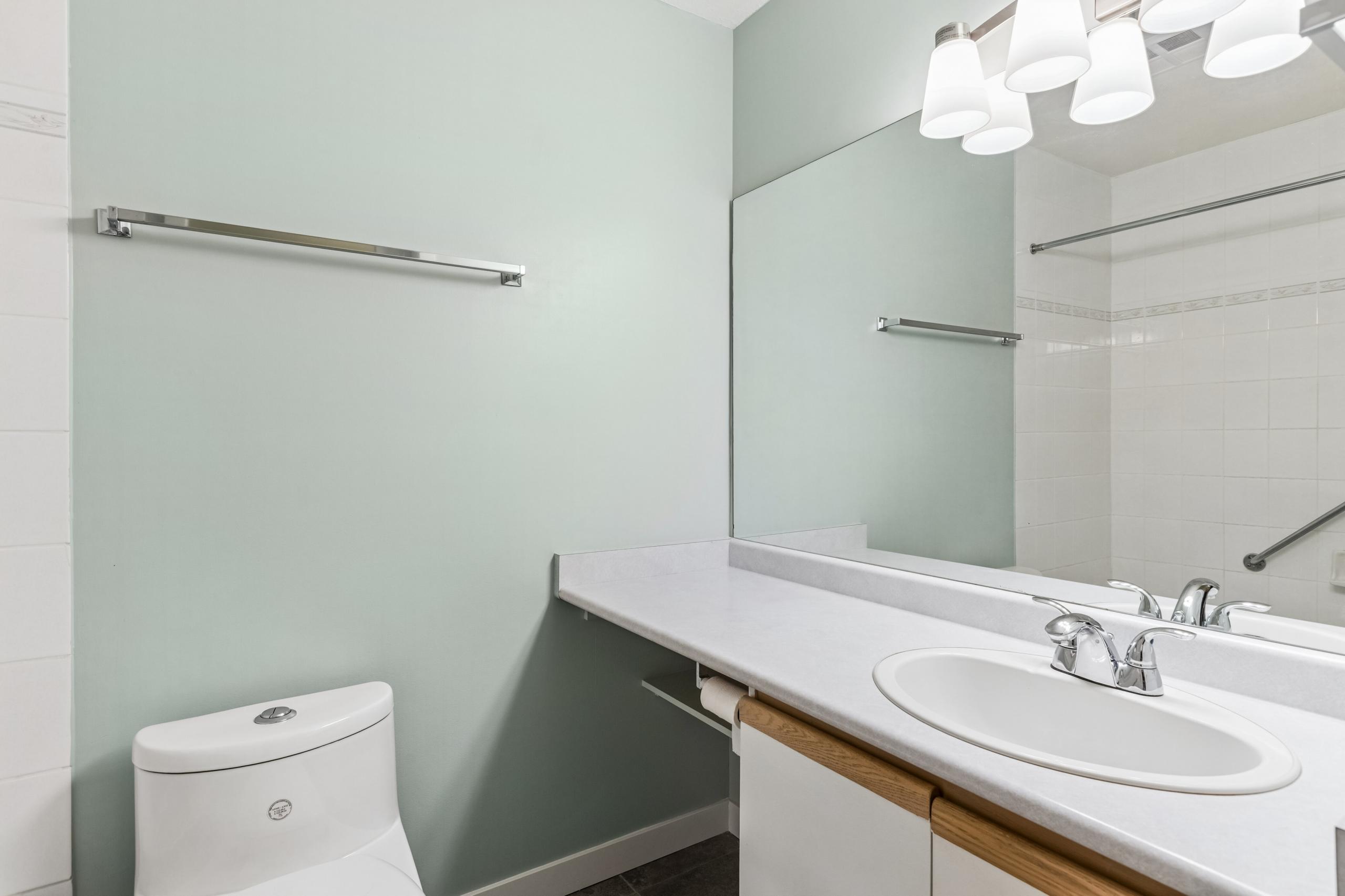 105-843 22nd Street, West Vancouver listing image