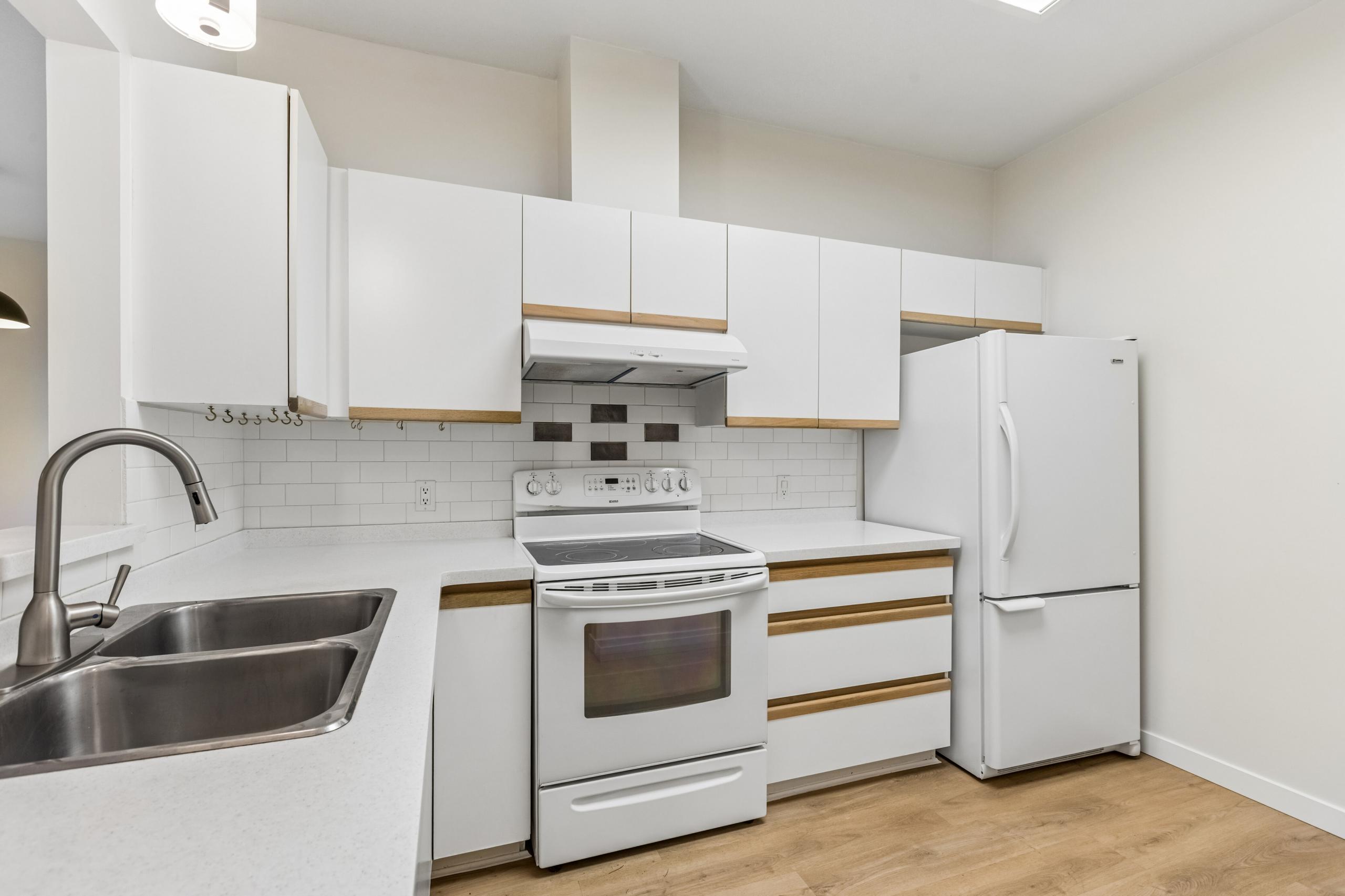 105-843 22nd Street, West Vancouver listing image