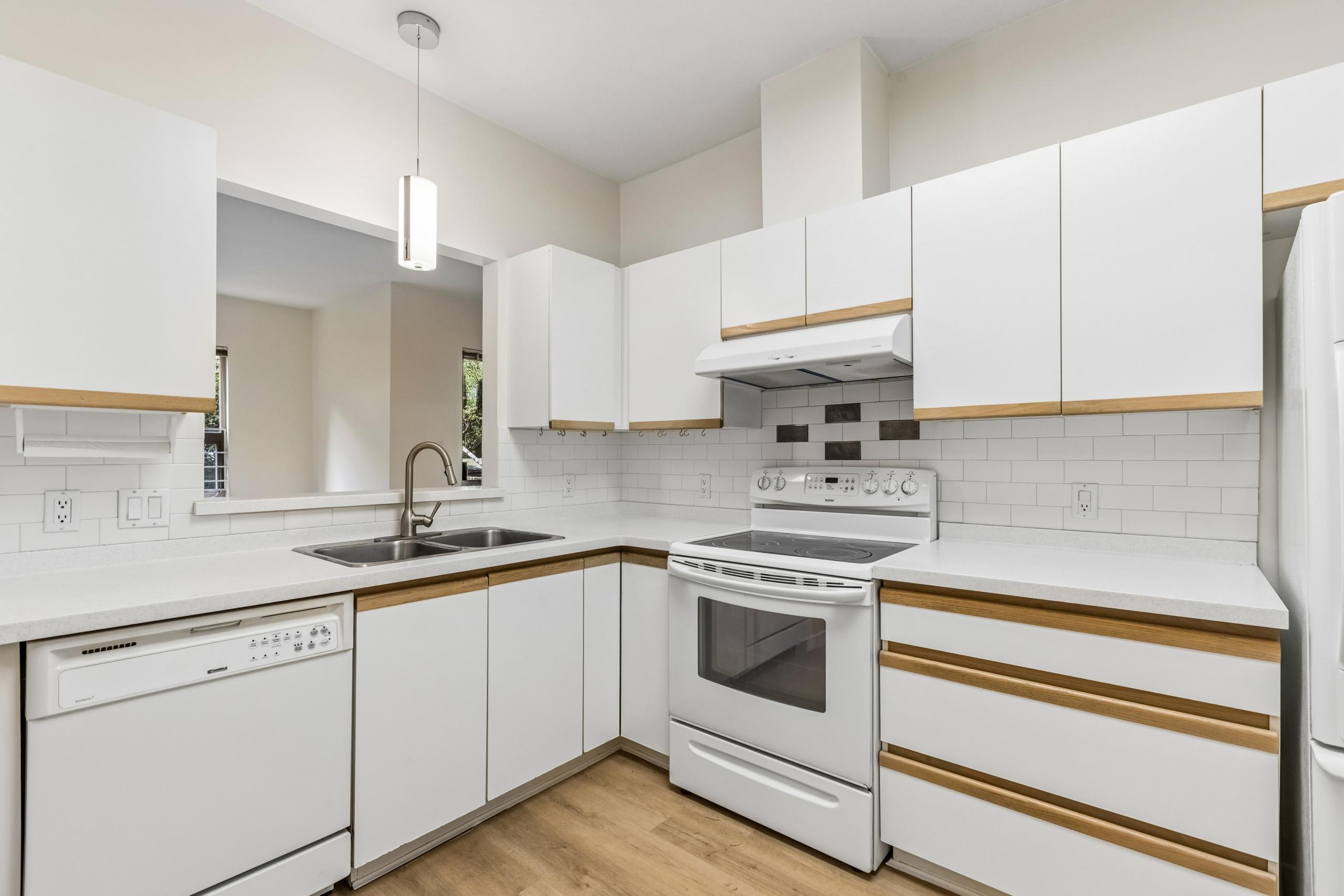 105-843 22nd Street, West Vancouver listing image