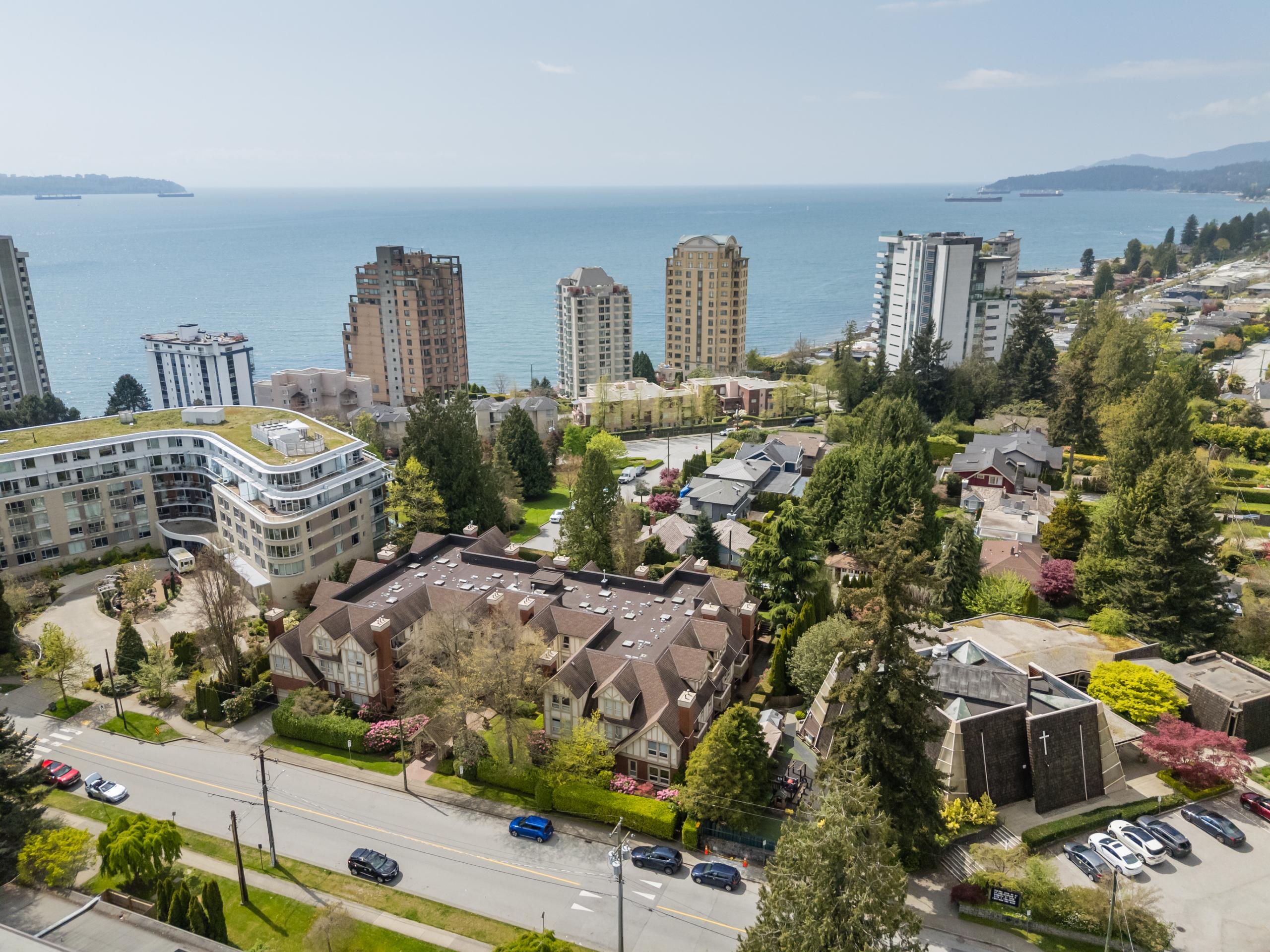 105-843 22nd Street, West Vancouver listing image