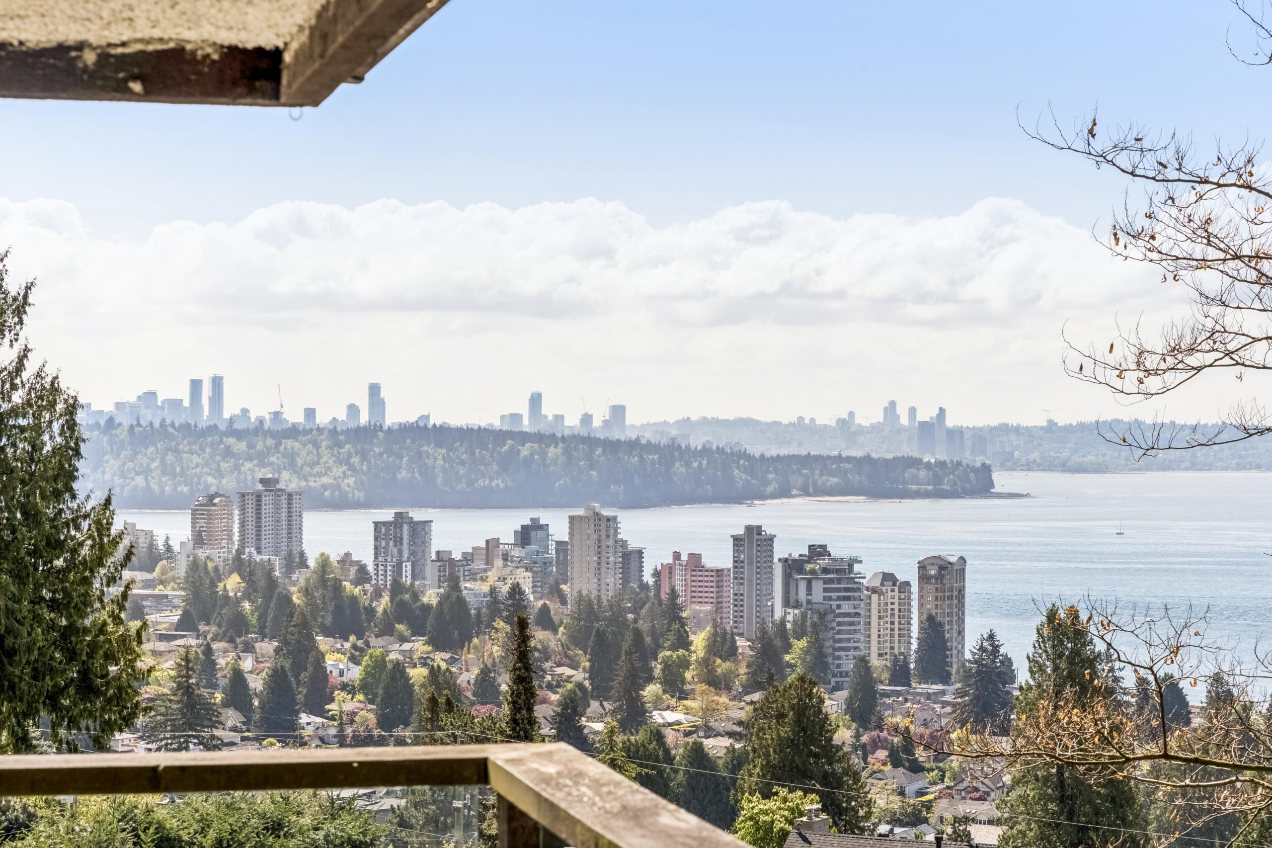 2440 Queens Avenue, West Vancouver listing image