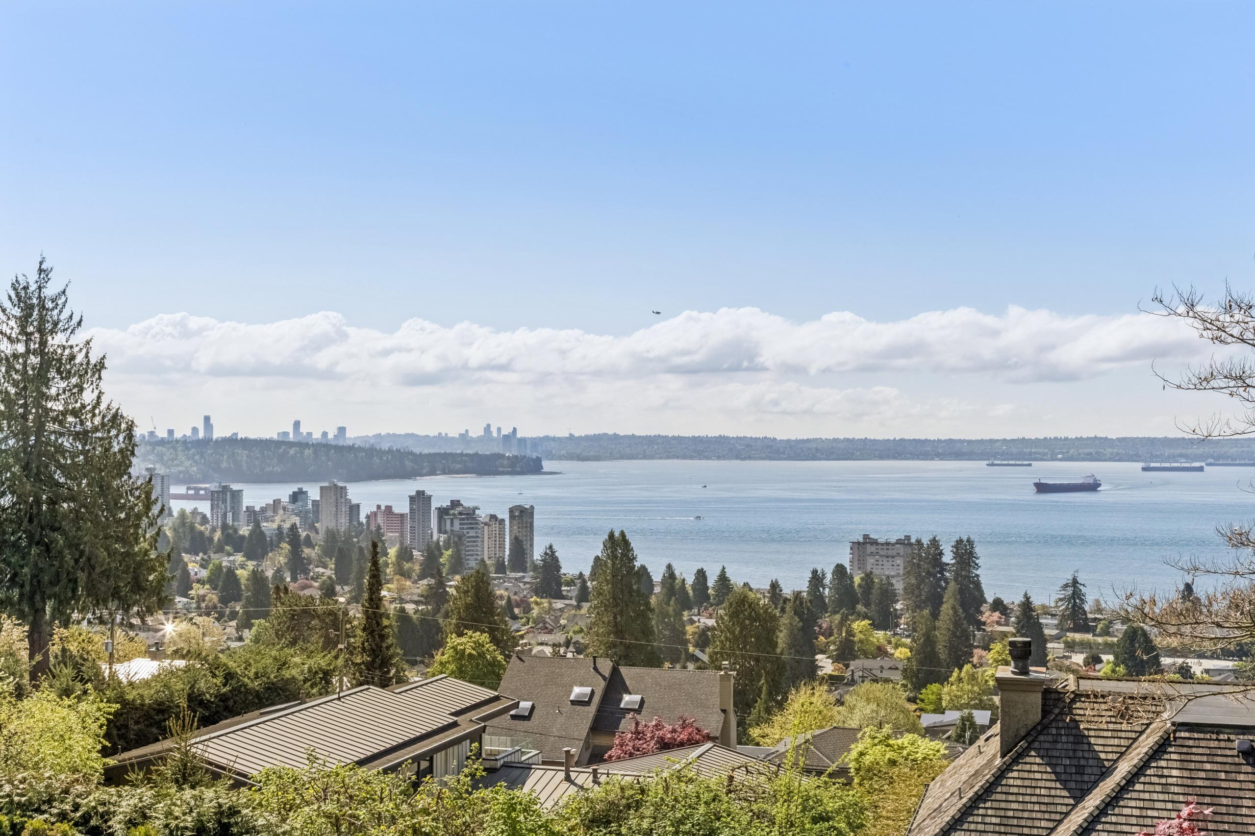 2440 Queens Avenue, West Vancouver listing image
