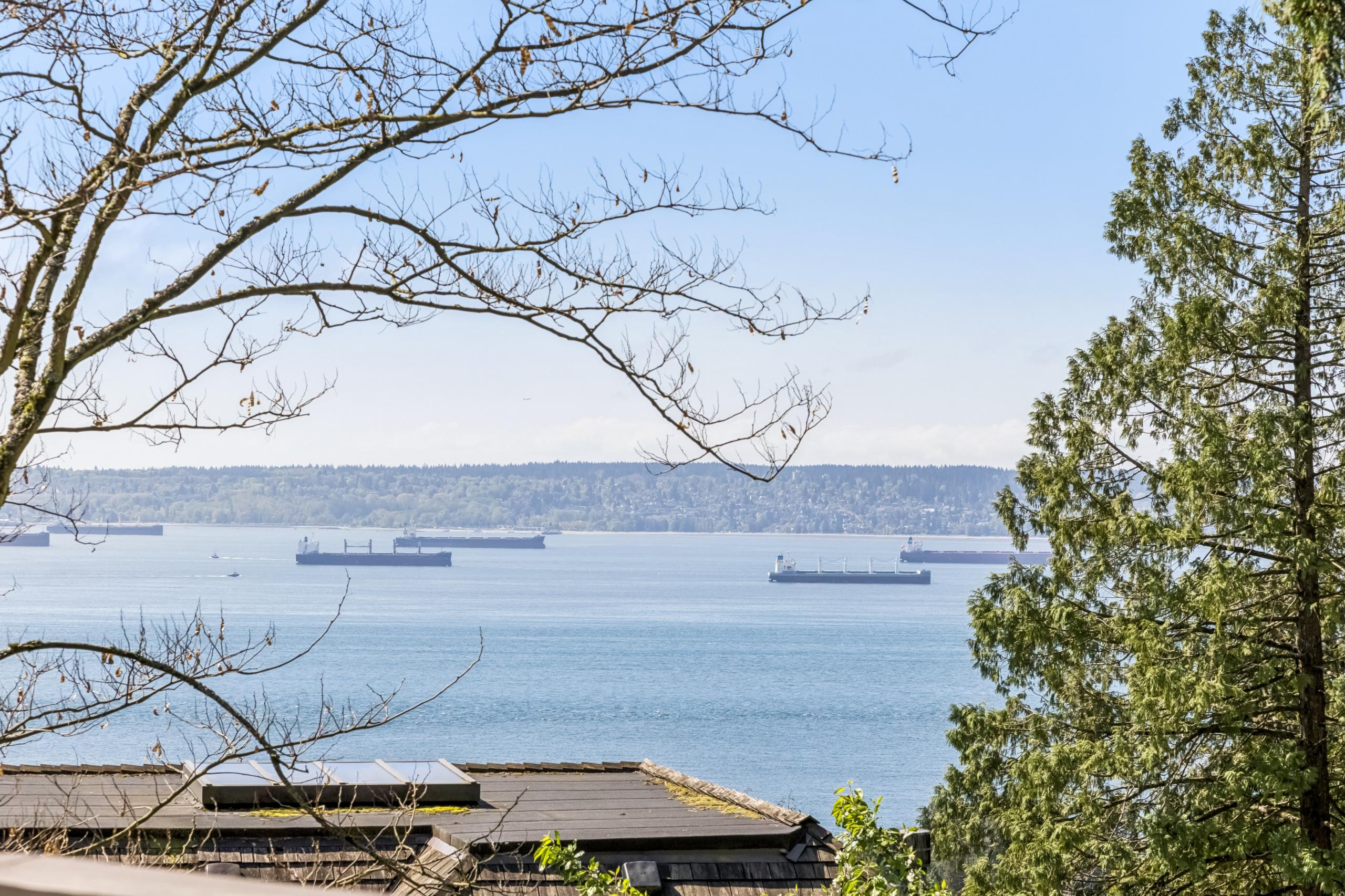 2440 Queens Avenue, West Vancouver listing image