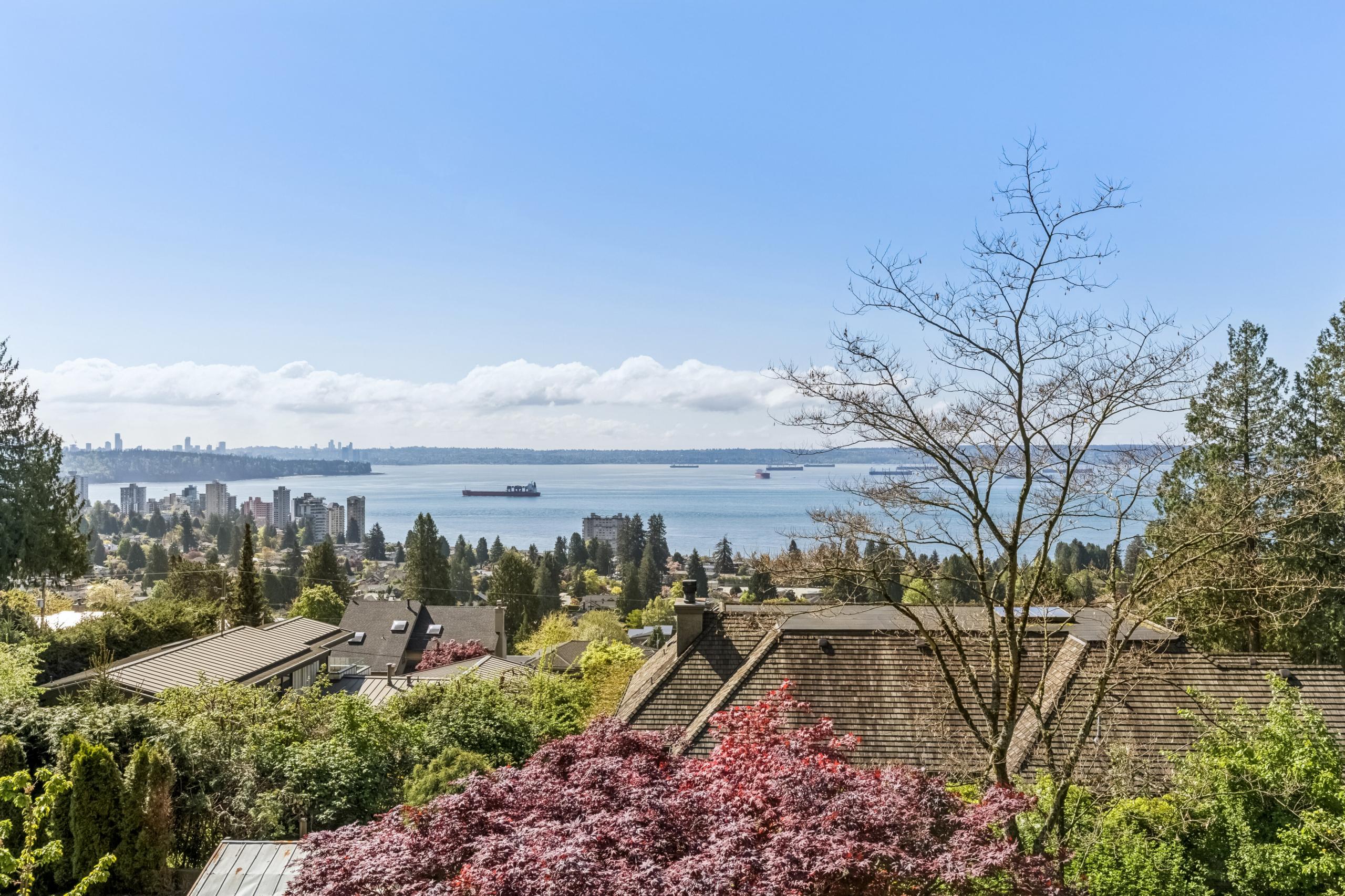 2440 Queens Avenue, West Vancouver listing image