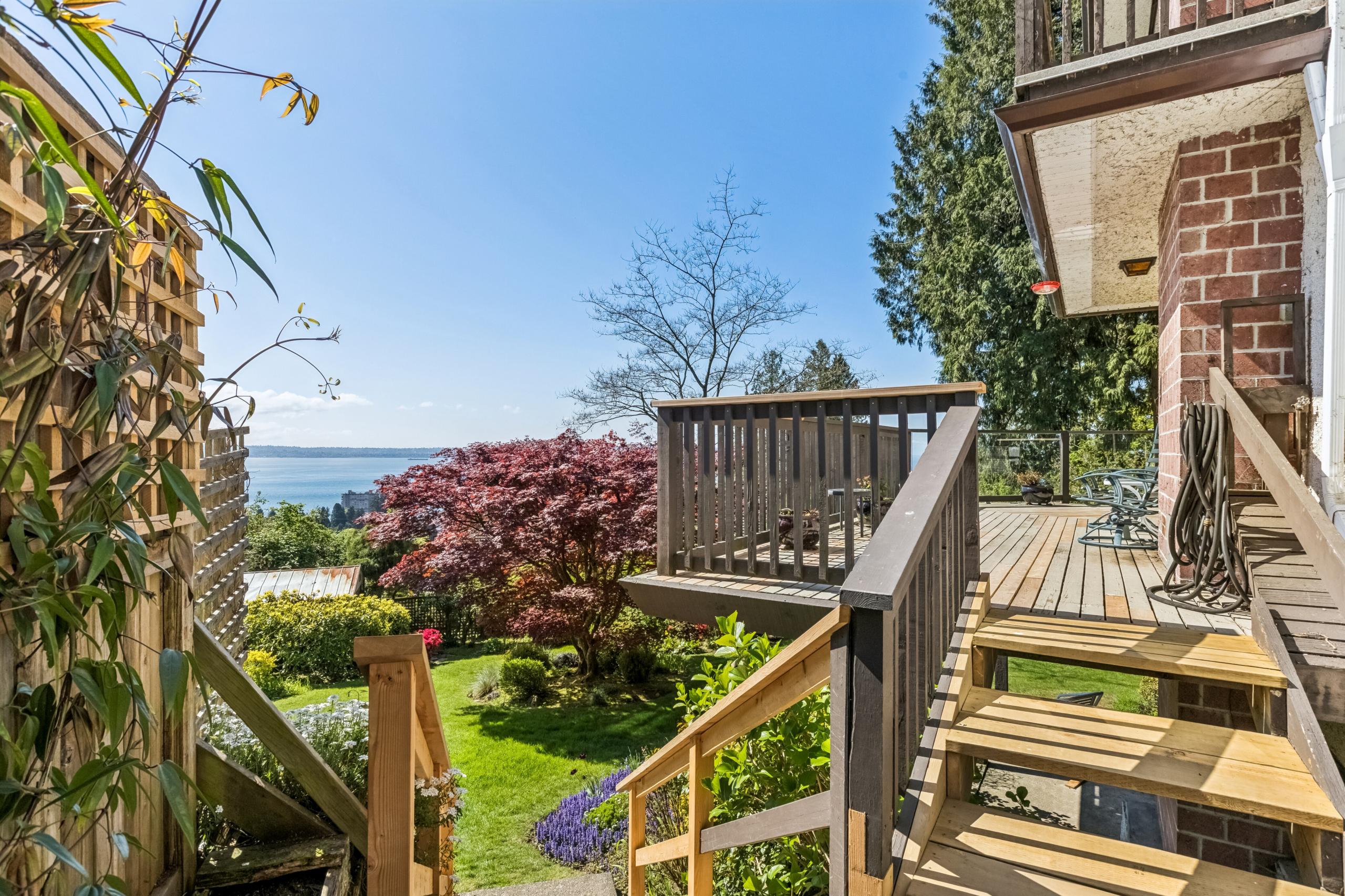 2440 Queens Avenue, West Vancouver listing image