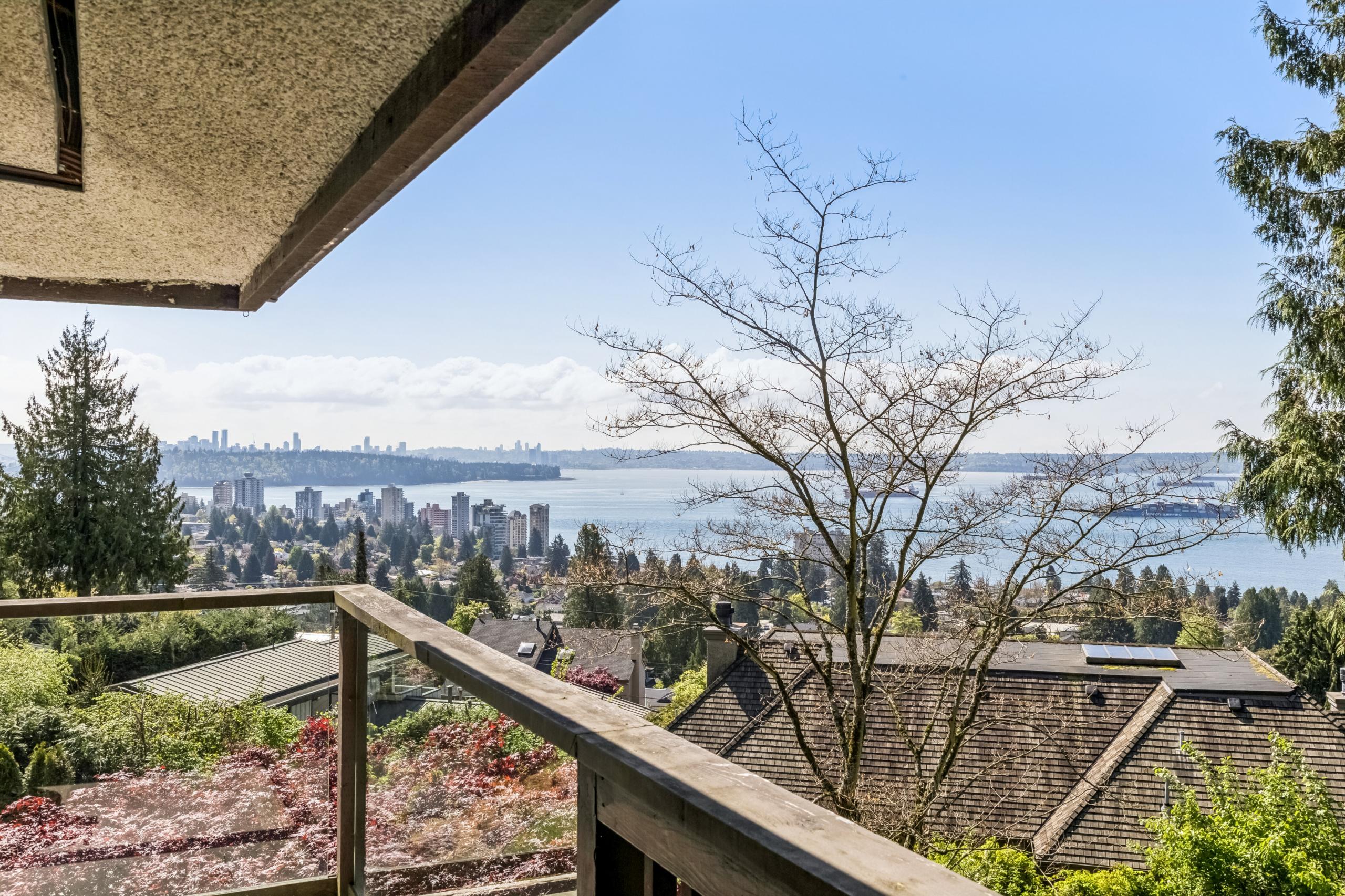 2440 Queens Avenue, West Vancouver listing image
