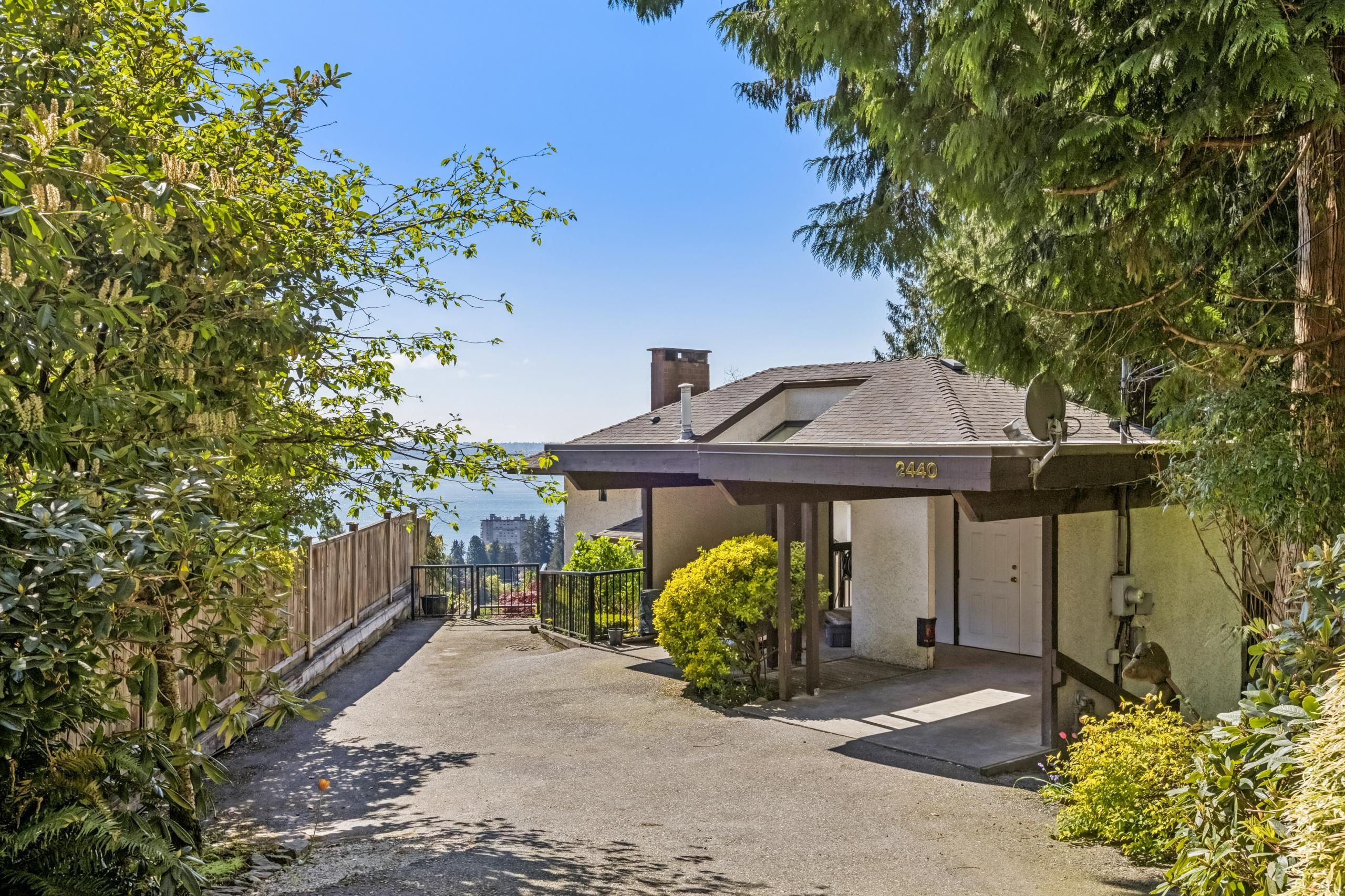 2440 Queens Avenue, West Vancouver listing image