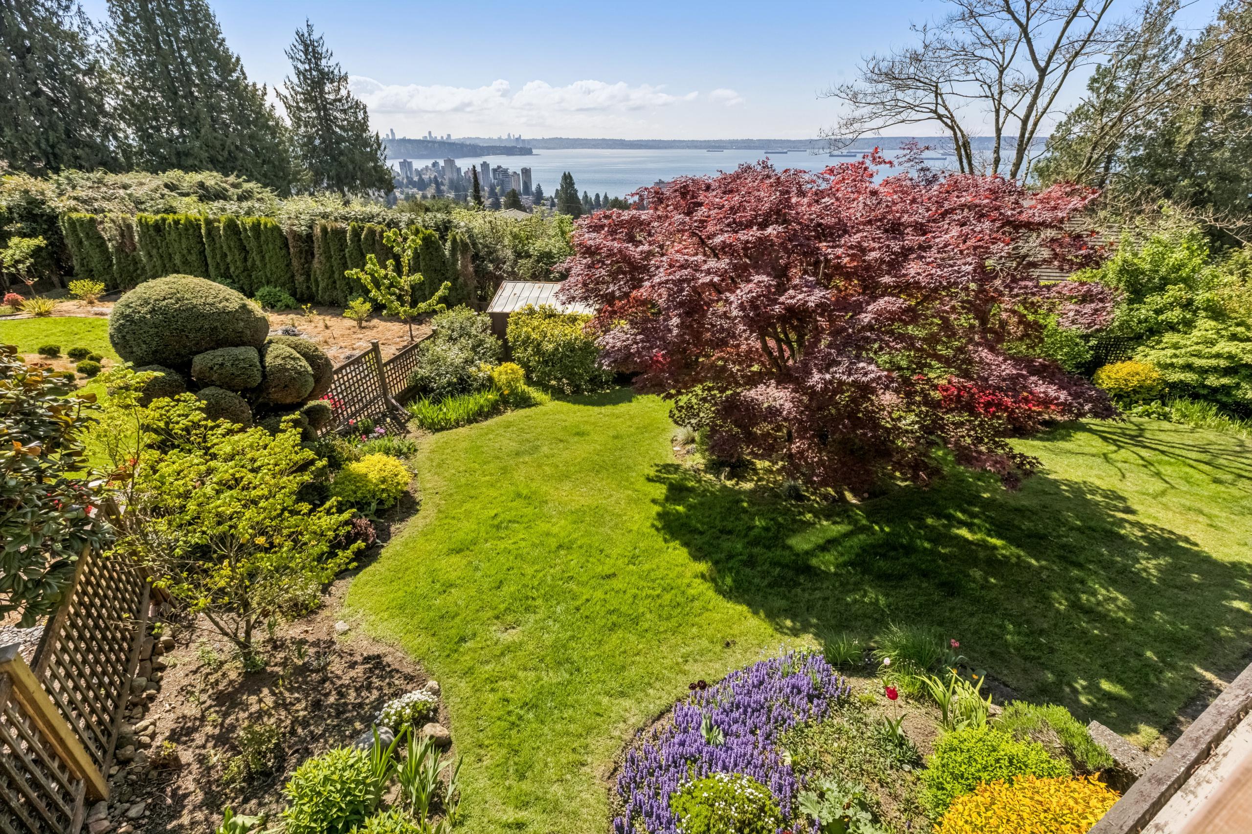 2440 Queens Avenue, West Vancouver listing image
