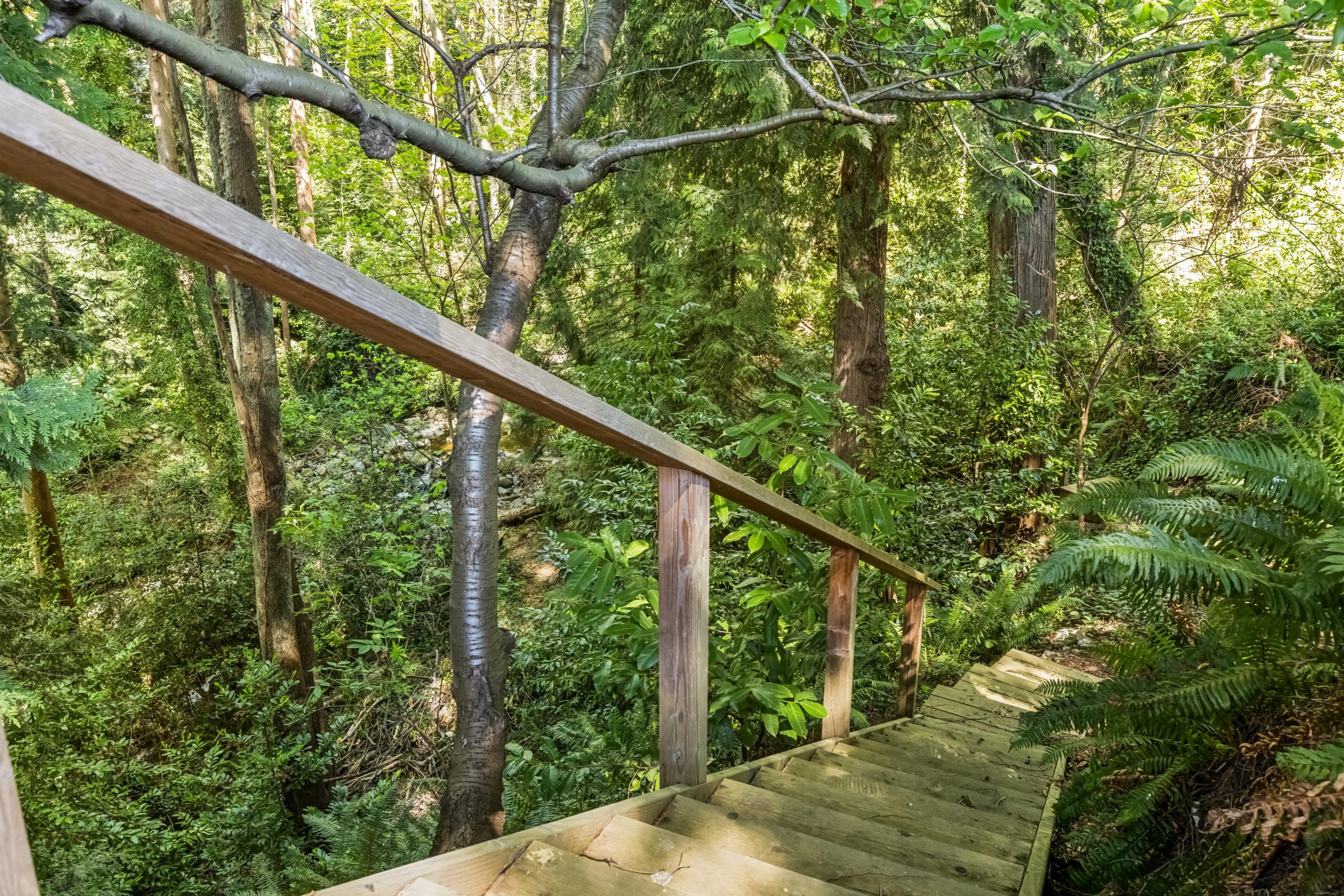 2440 Queens Avenue, West Vancouver listing image