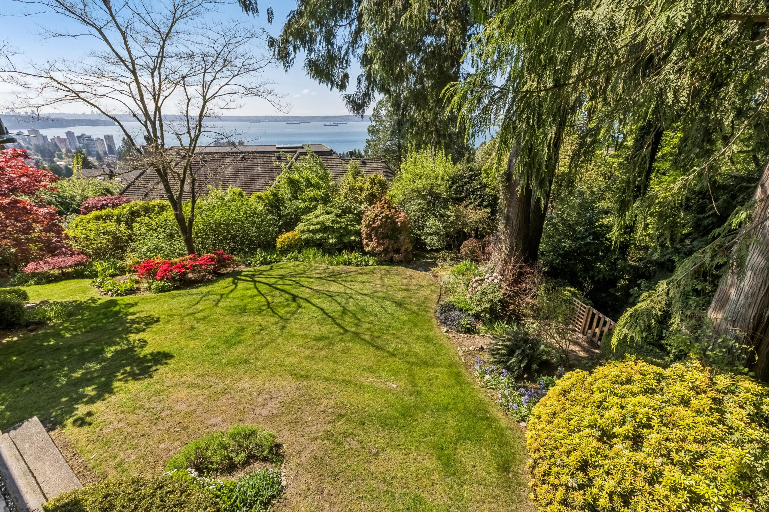 2440 Queens Avenue, West Vancouver listing image