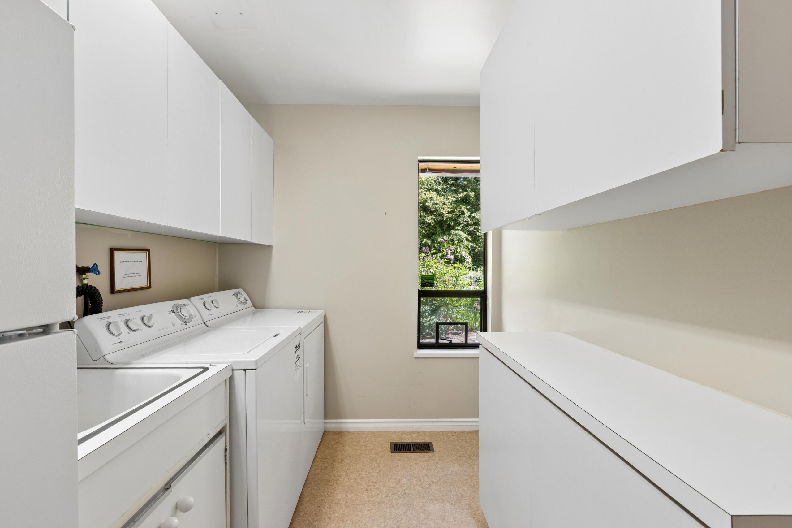 396 Mathers Avenue, West Vancouver listing image