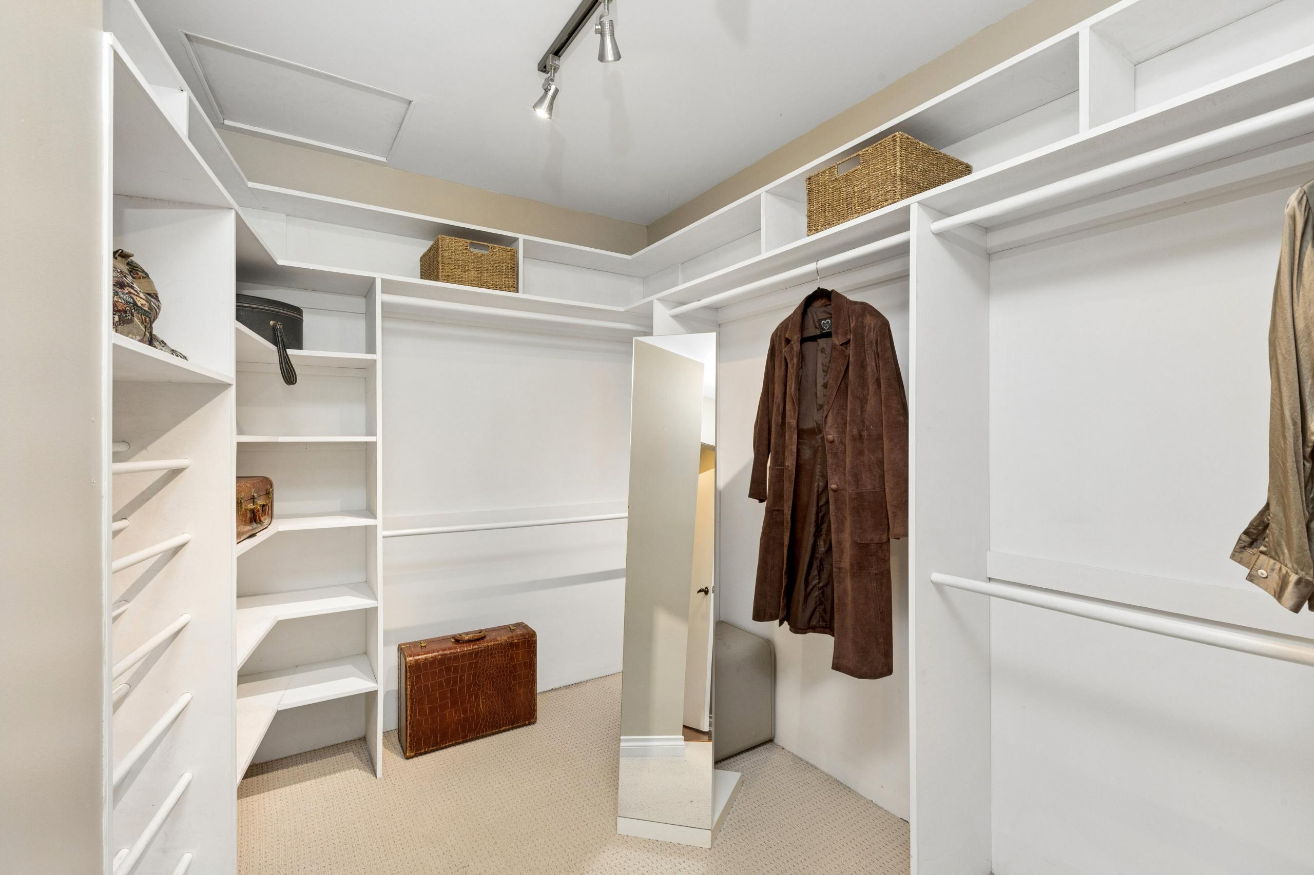 396 Mathers Avenue, West Vancouver listing image