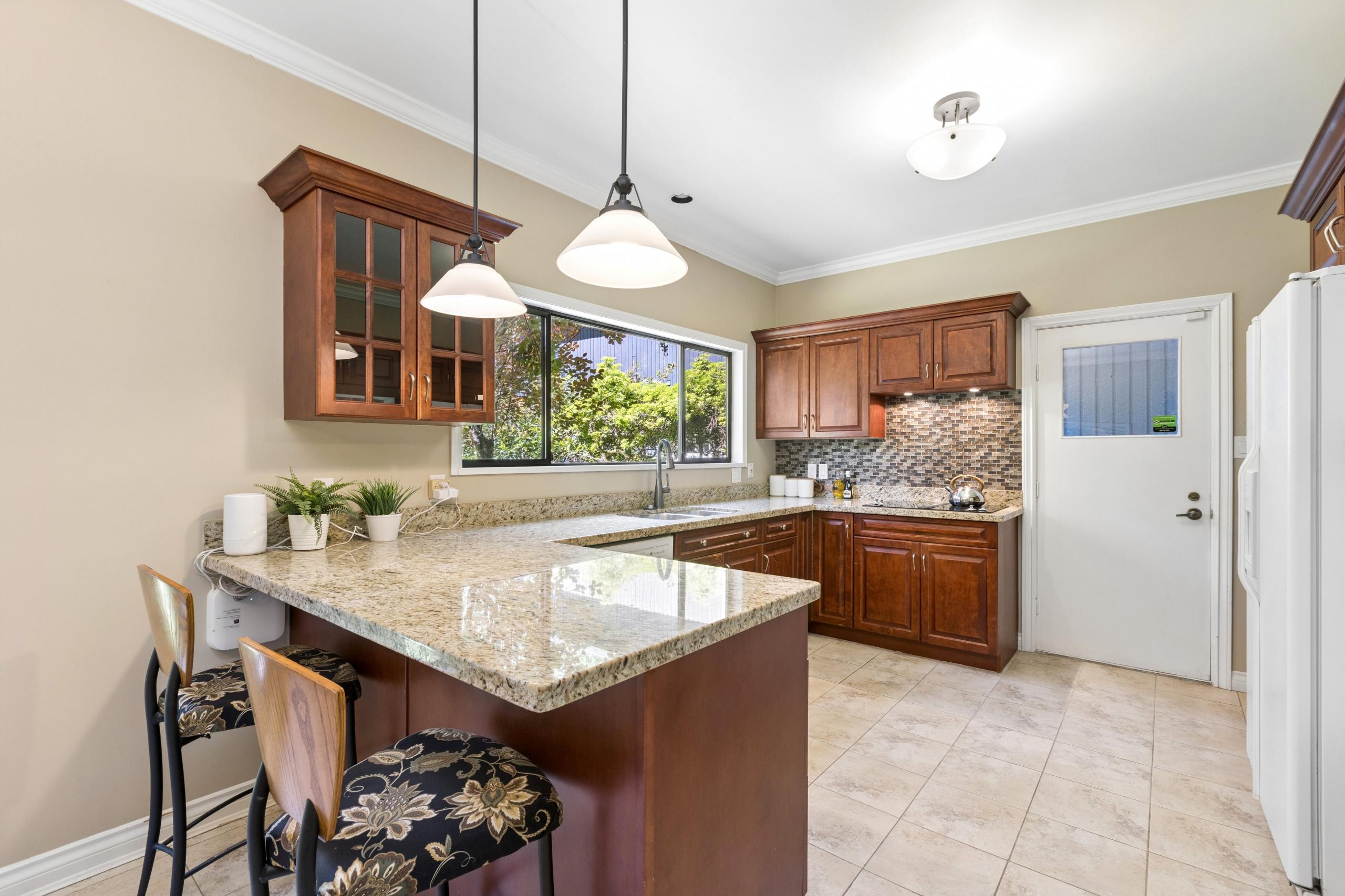 396 Mathers Avenue, West Vancouver listing image