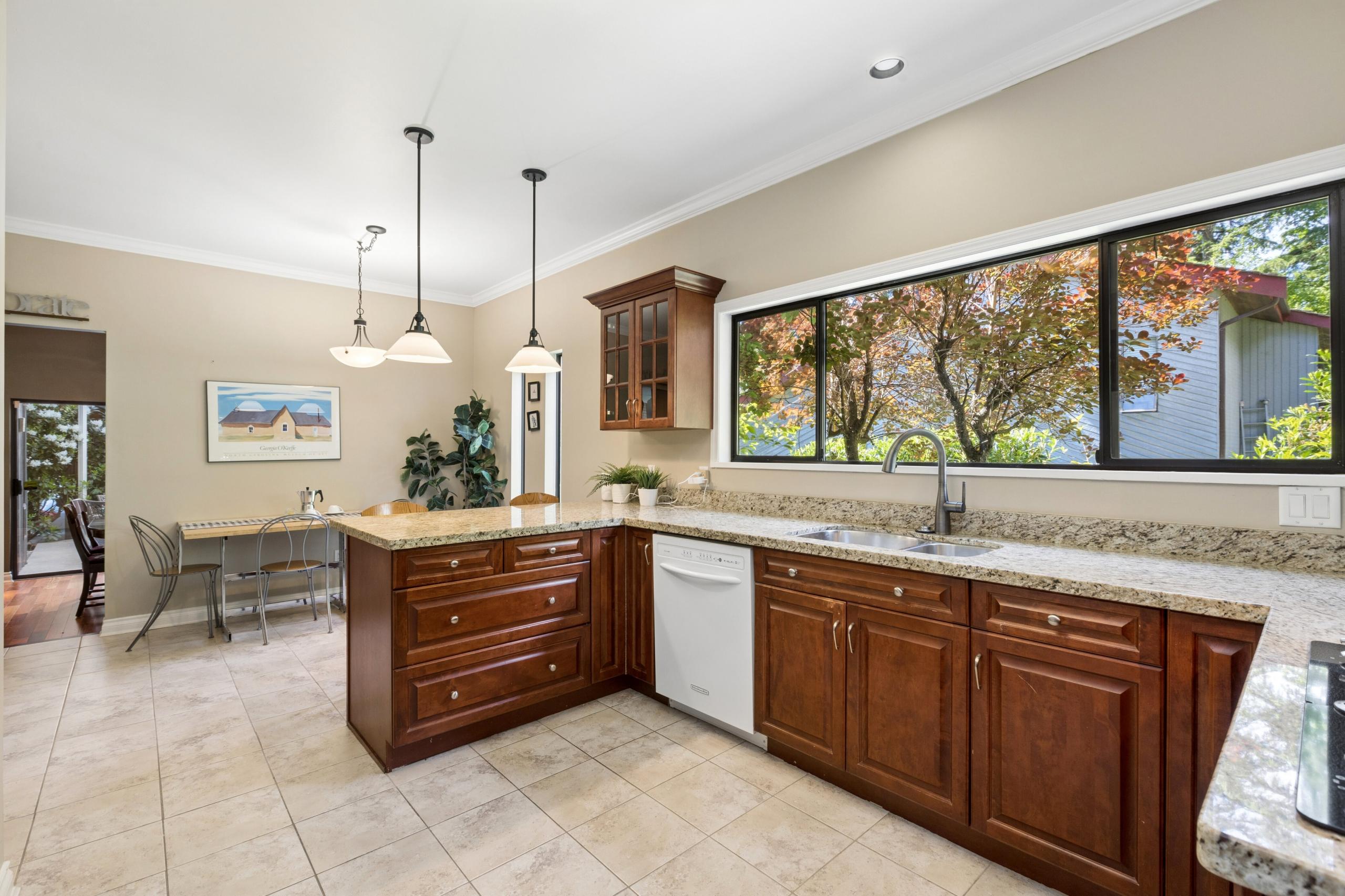 396 Mathers Avenue, West Vancouver listing image