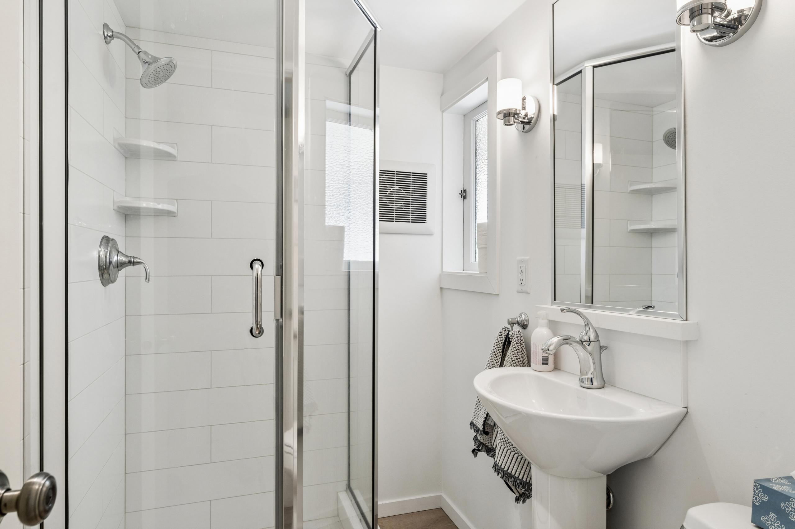 6054 Gleneagles Drive, West Vancouver listing image