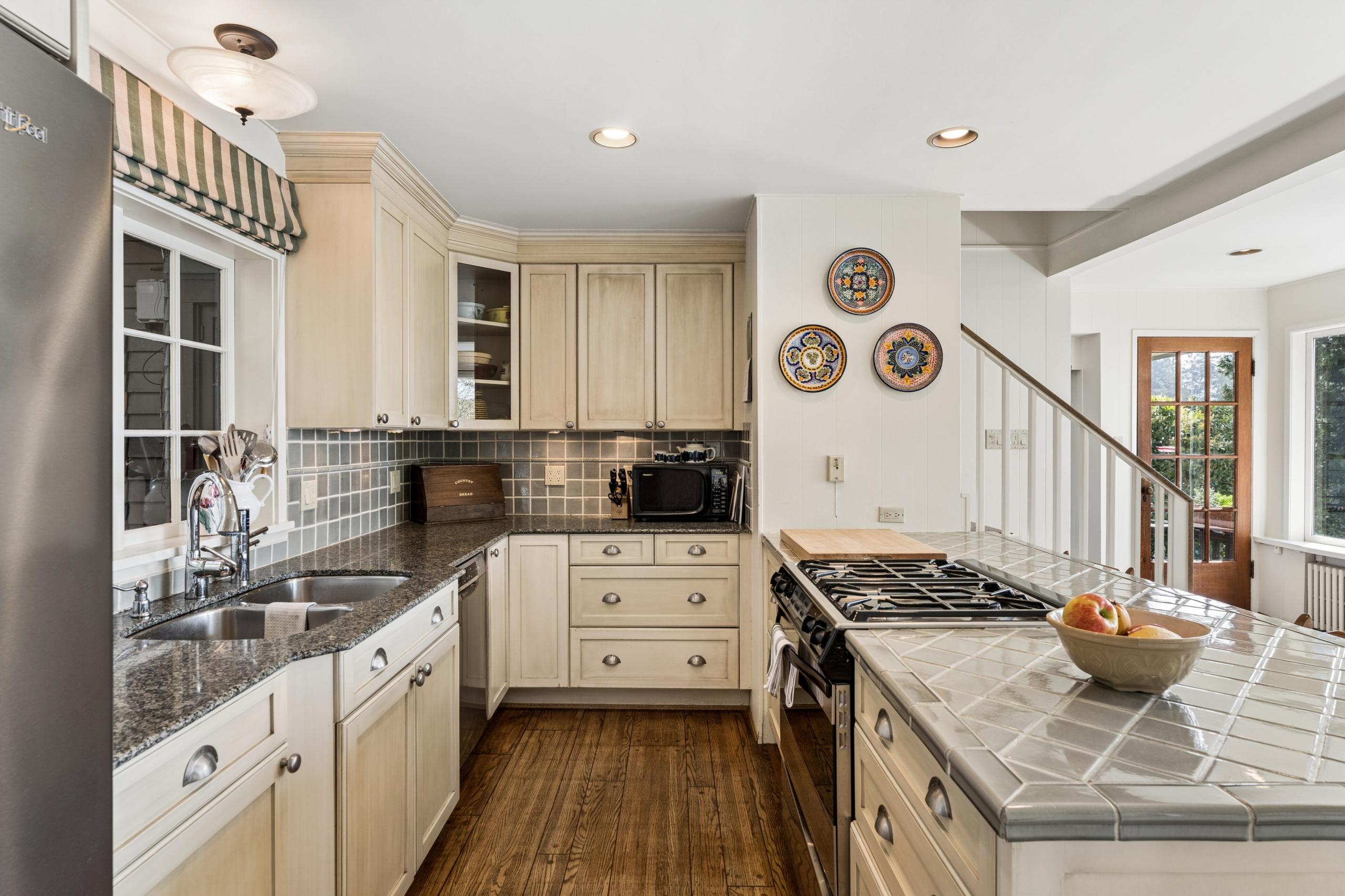6054 Gleneagles Drive, West Vancouver listing image