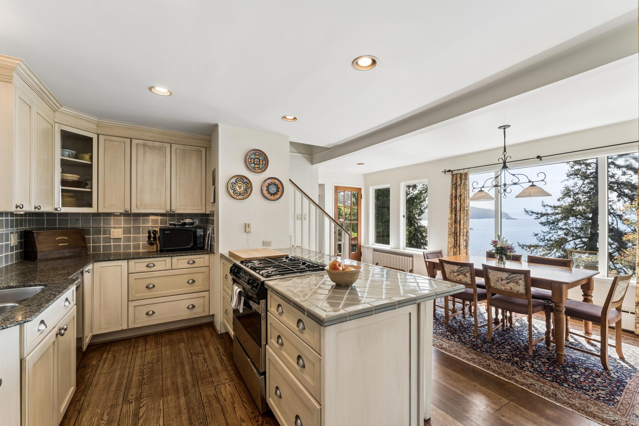 6054 Gleneagles Drive, West Vancouver listing image