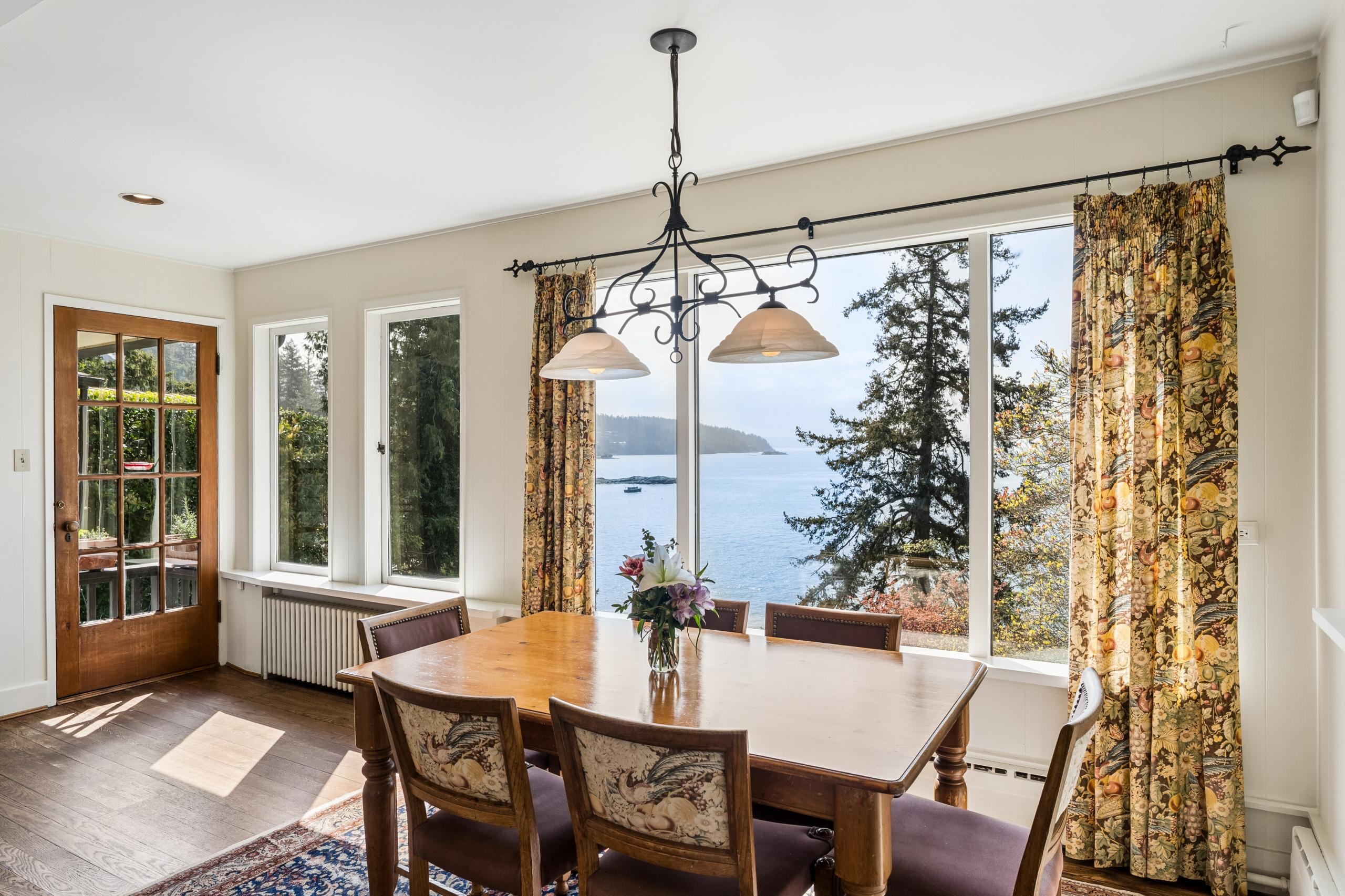 6054 Gleneagles Drive, West Vancouver listing image