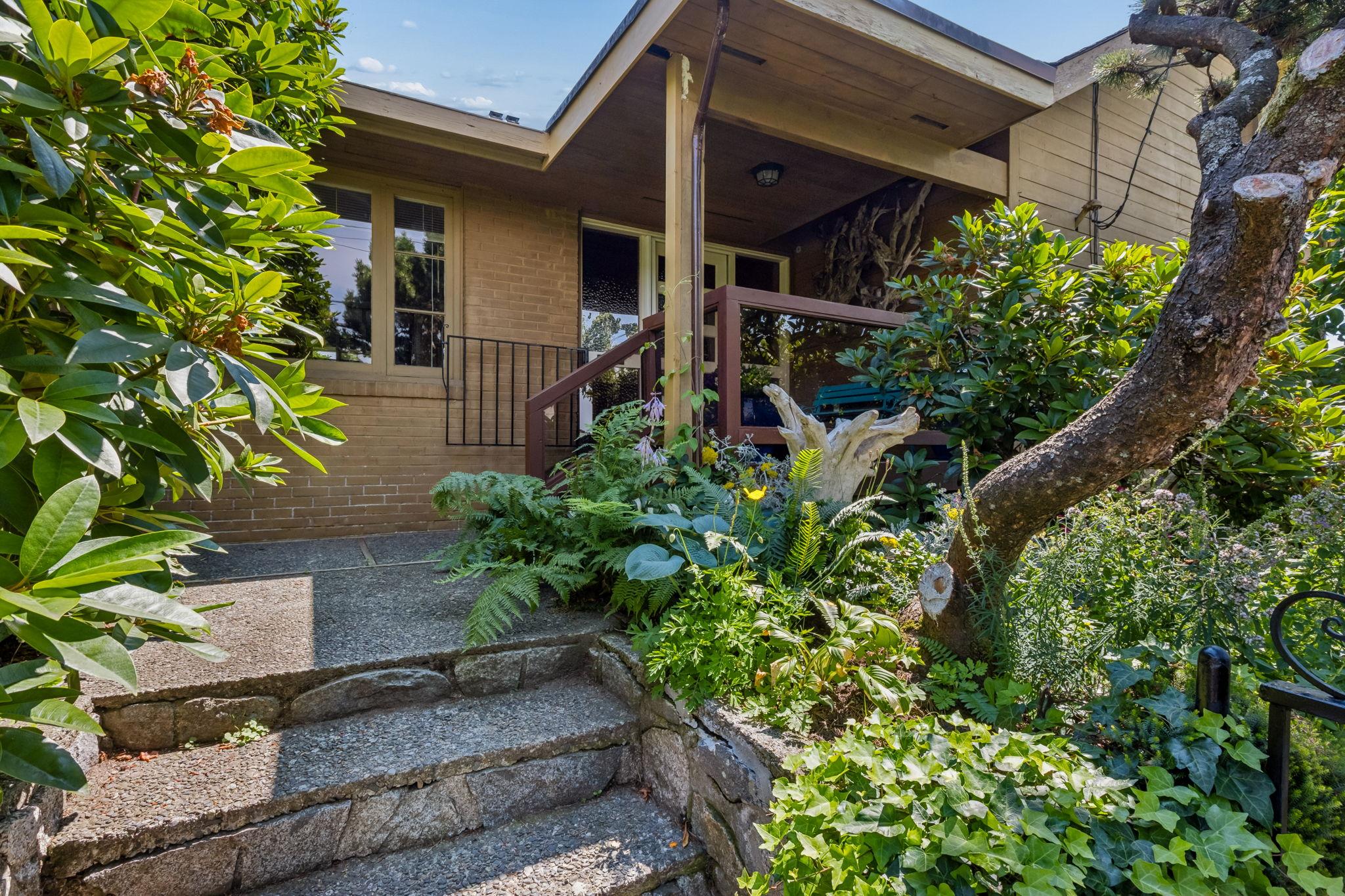 1092 Duchess Avenue, West Vancouver listing image