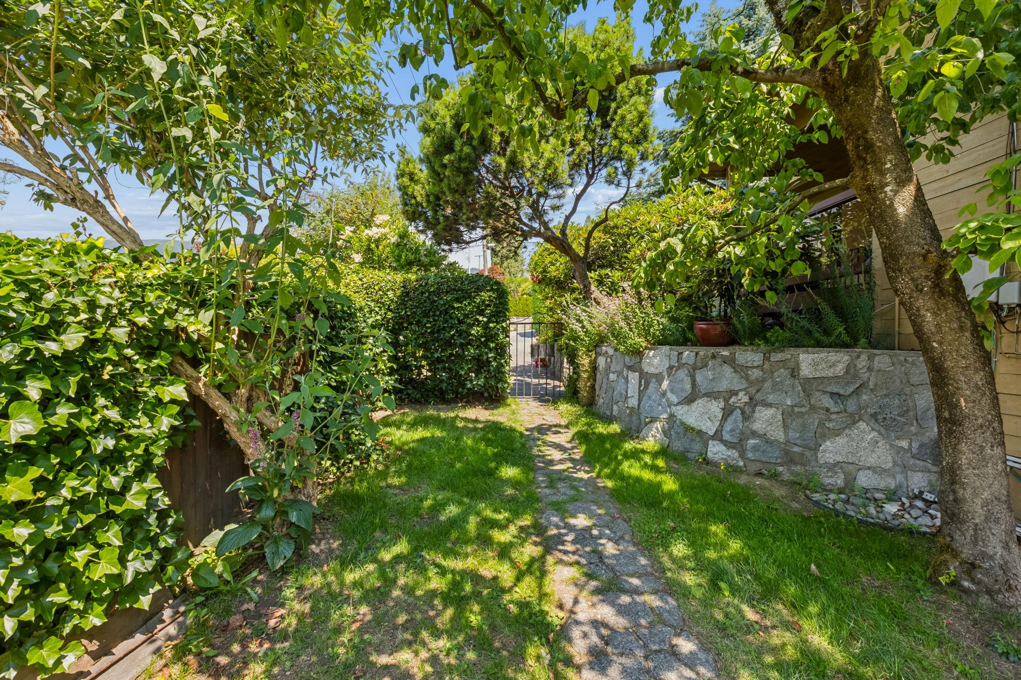 1092 Duchess Avenue, West Vancouver listing image
