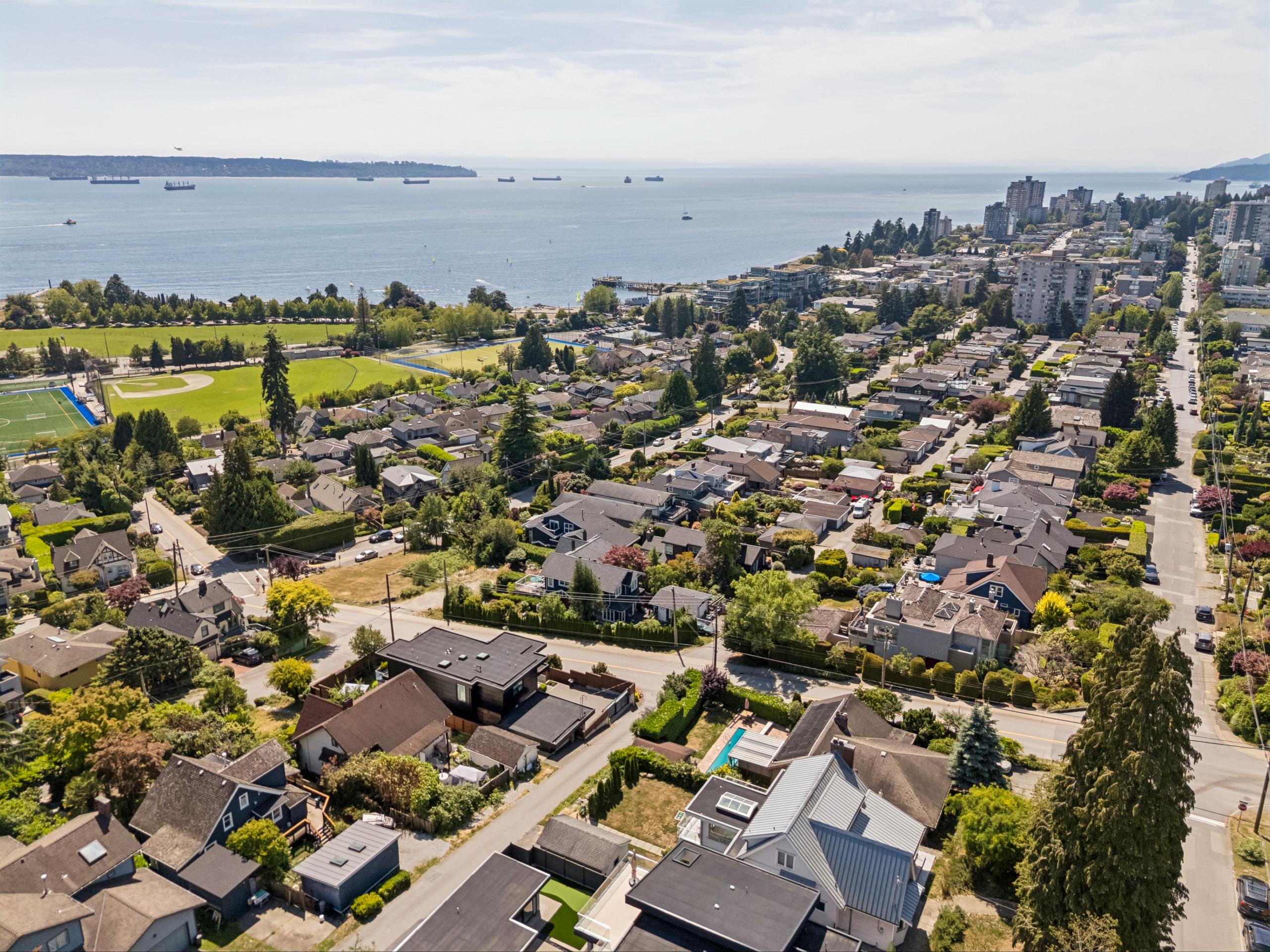 1092 Duchess Avenue, West Vancouver listing image