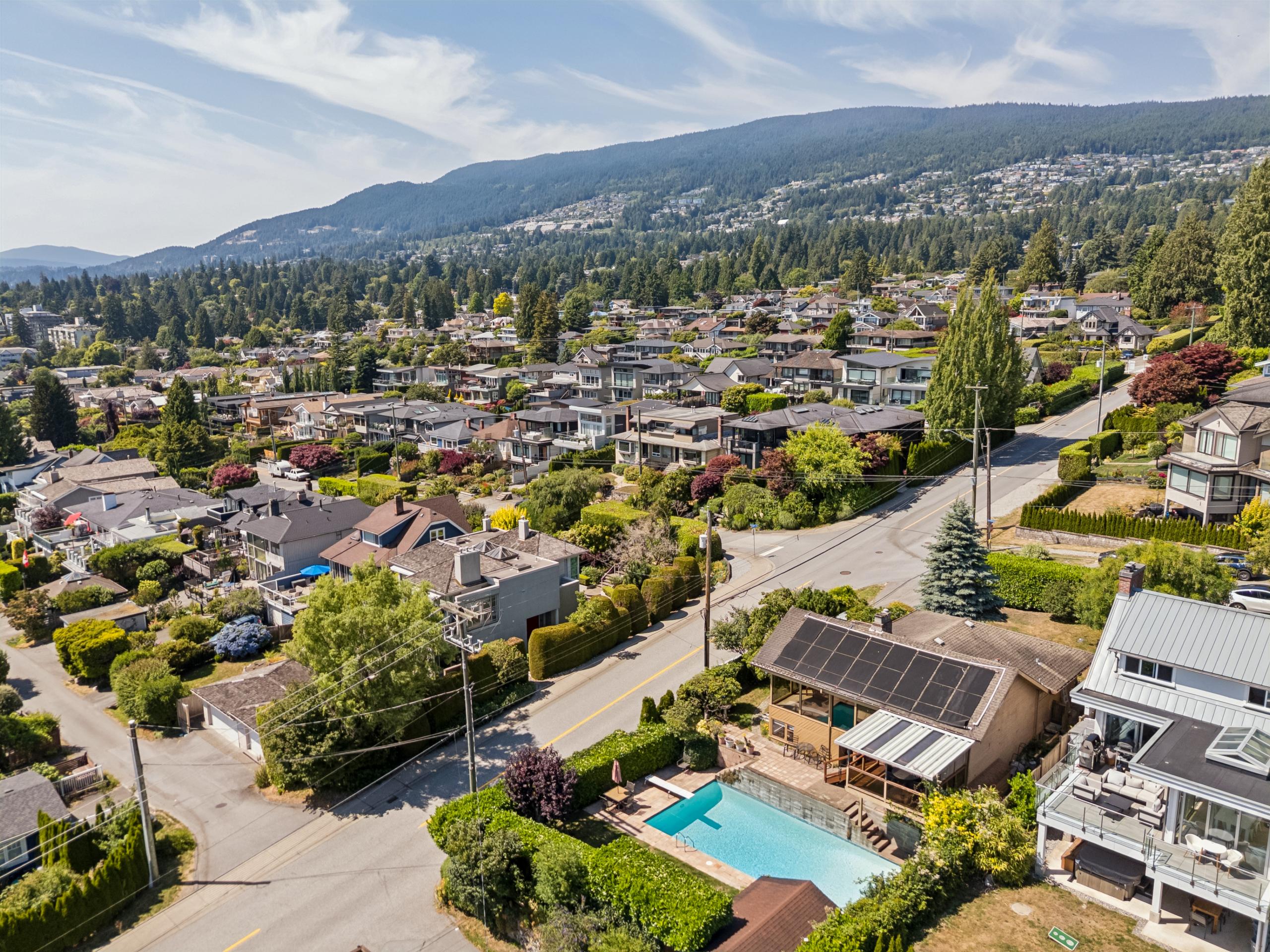 1092 Duchess Avenue, West Vancouver listing image