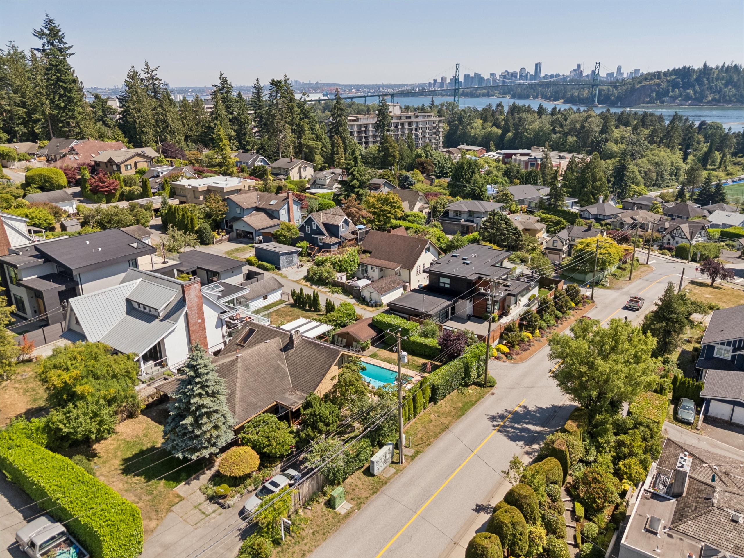 1092 Duchess Avenue, West Vancouver listing image