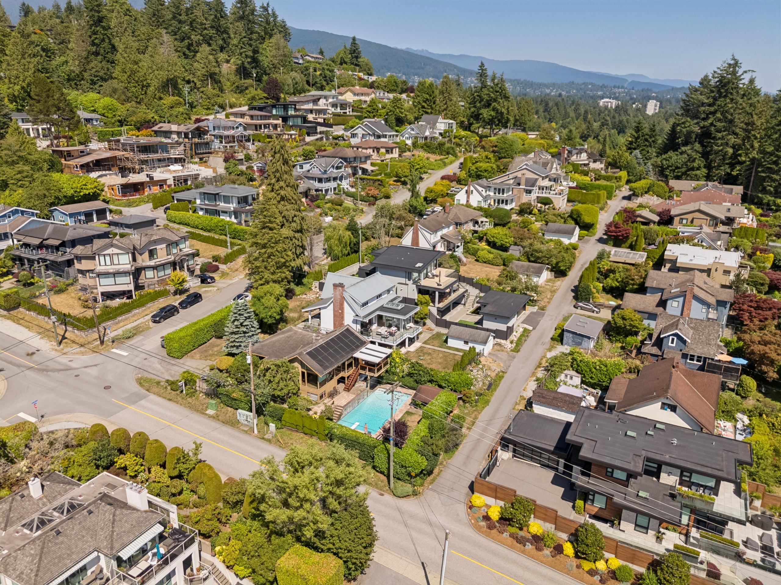 1092 Duchess Avenue, West Vancouver listing image