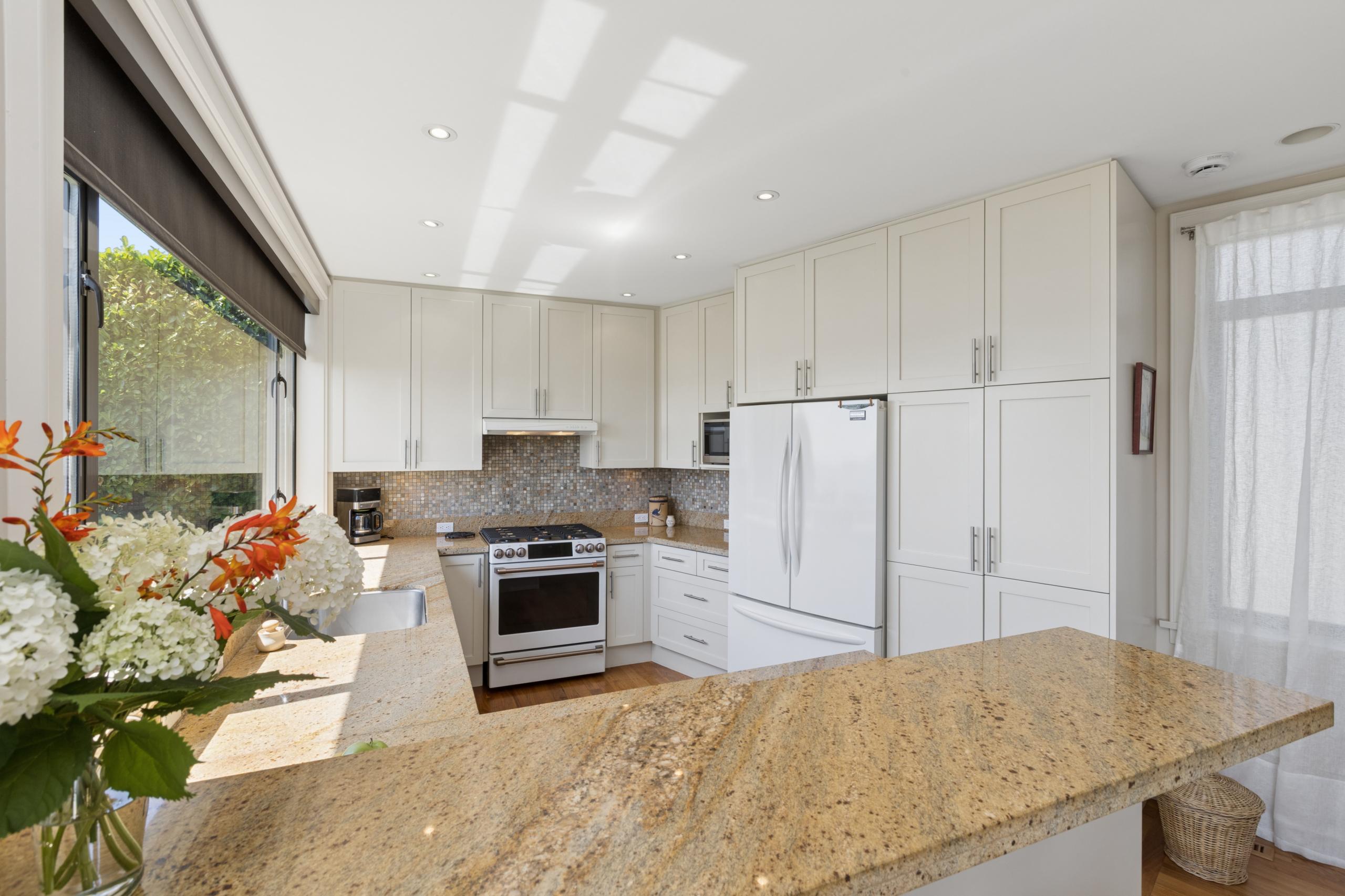 2621 Bellevue Avenue, West Vancouver listing image