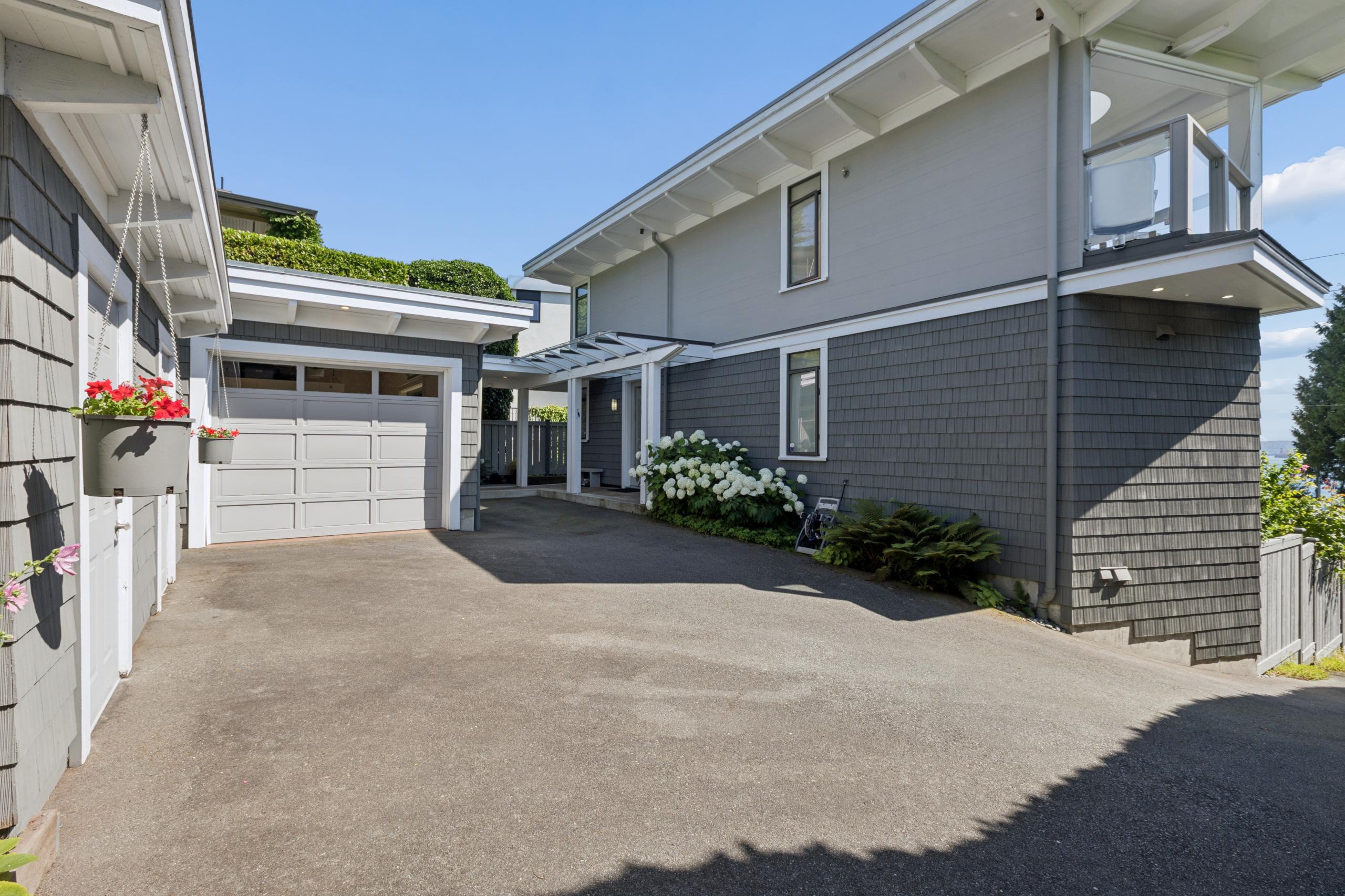 2621 Bellevue Avenue, West Vancouver listing image