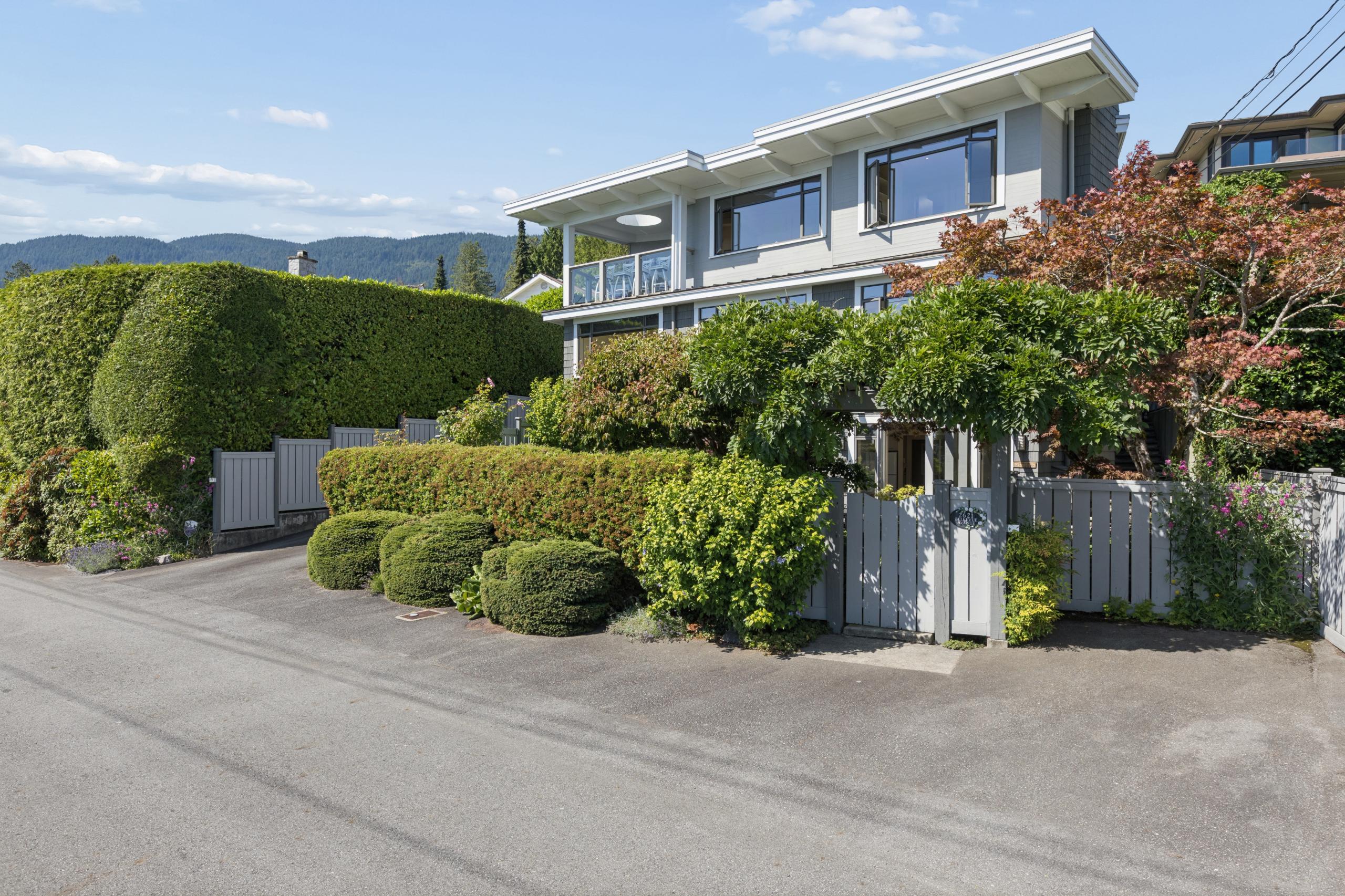 2621 Bellevue Avenue, West Vancouver listing image