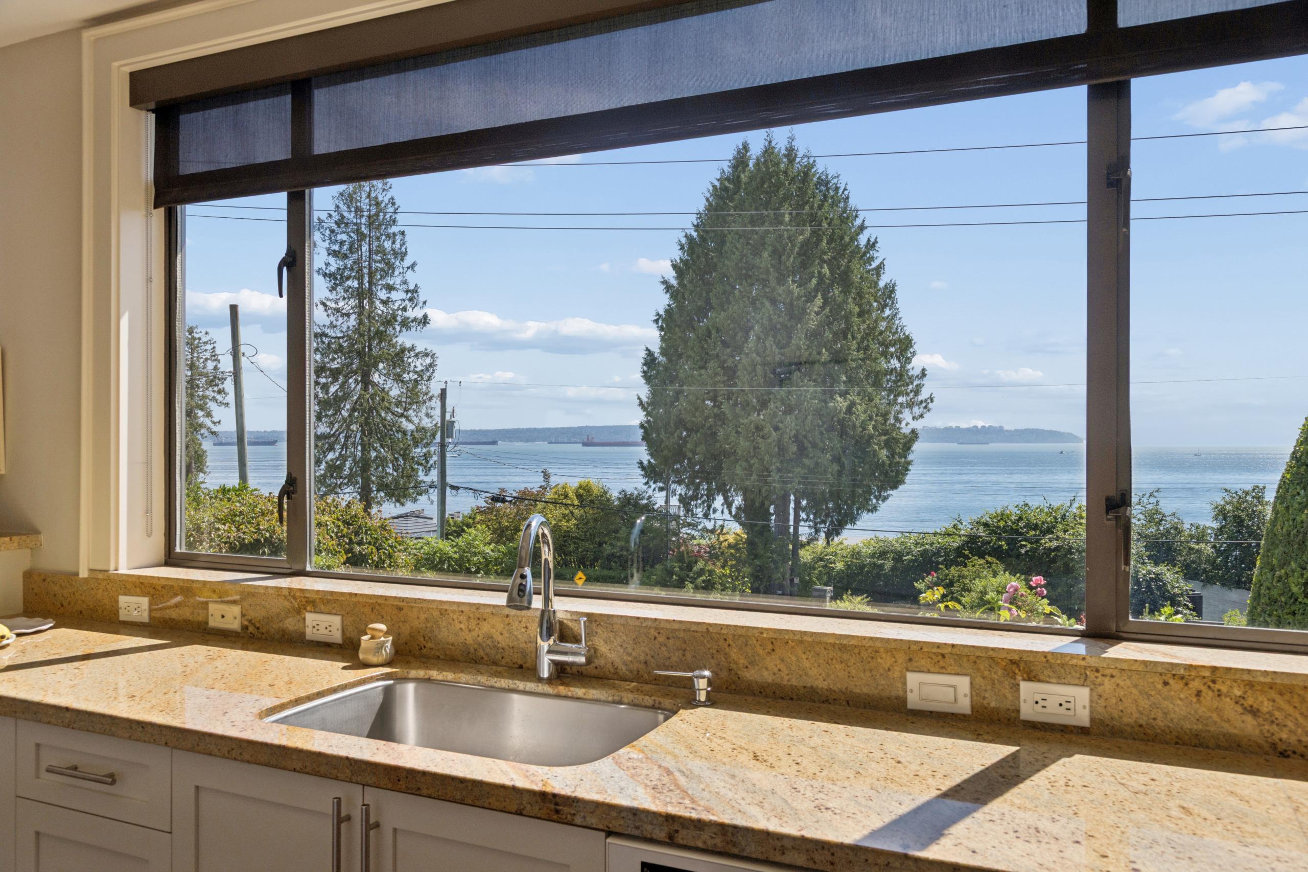 2621 Bellevue Avenue, West Vancouver listing image