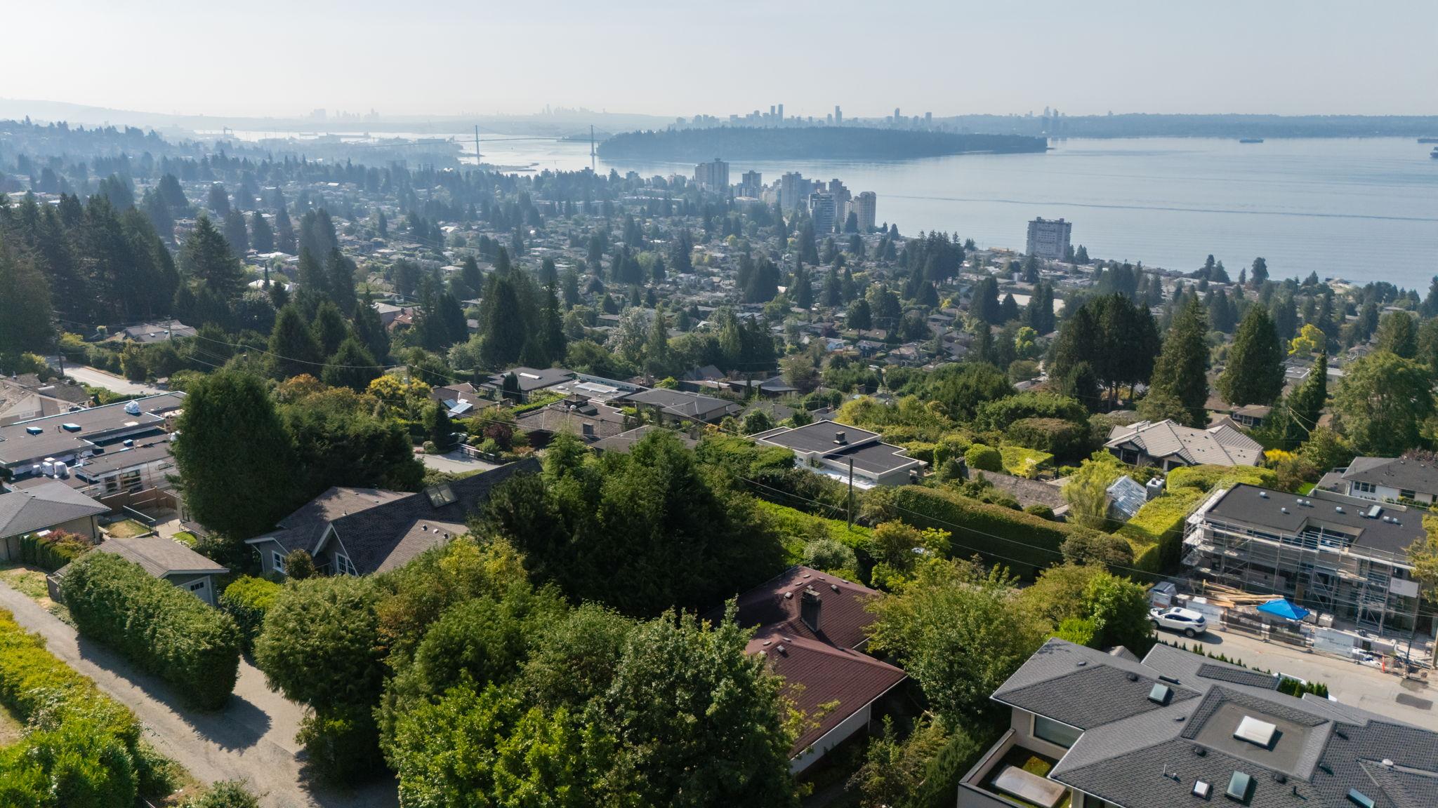 2575 Queens Avenue, West Vancouver listing image