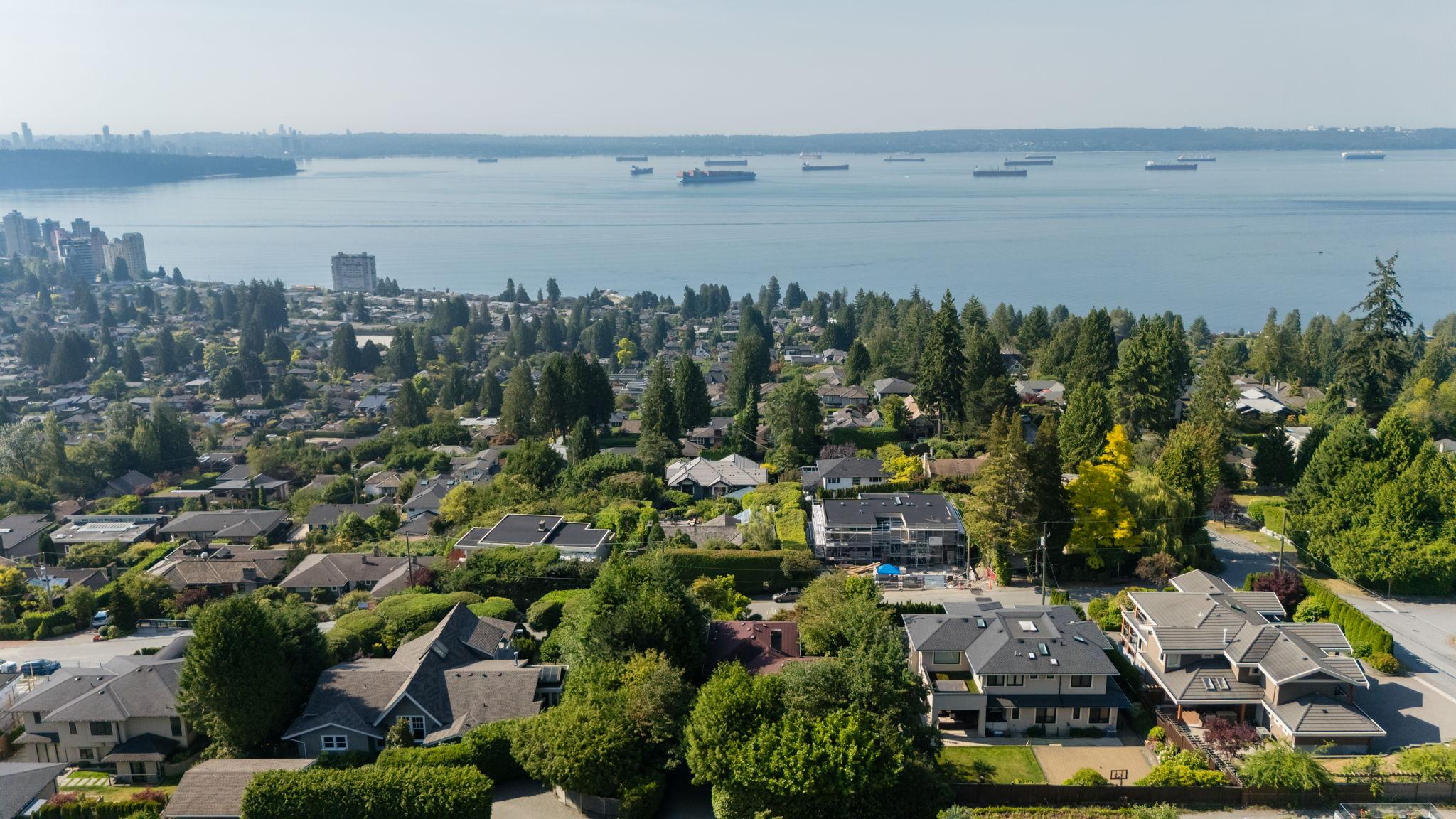 2575 Queens Avenue, West Vancouver listing image