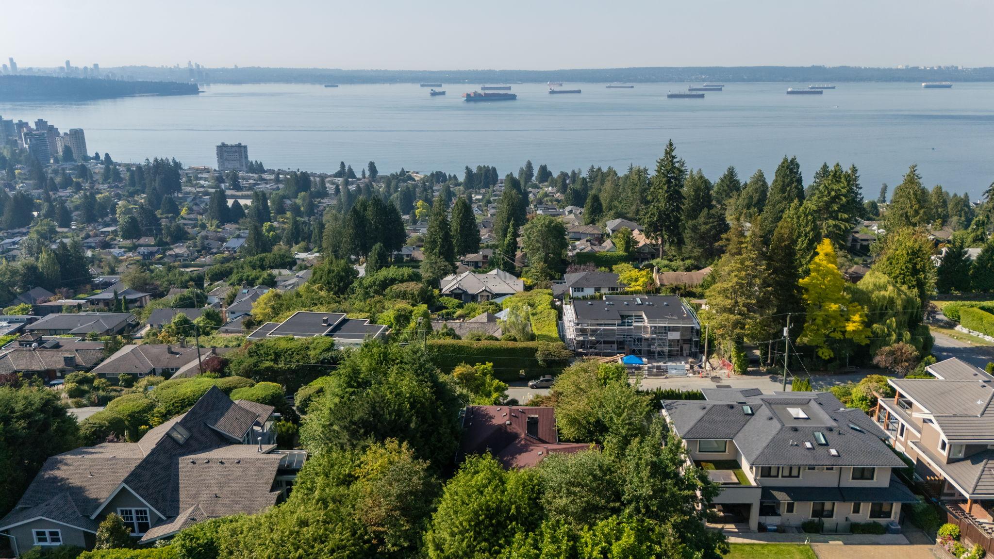 2575 Queens Avenue, West Vancouver listing image