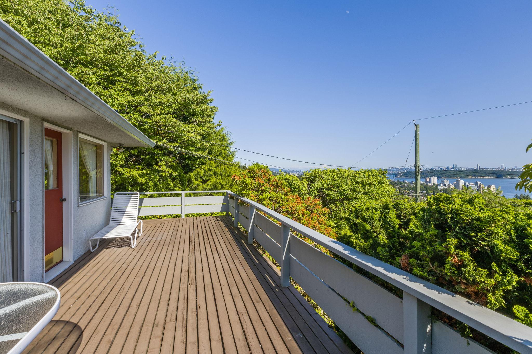 2575 Queens Avenue, West Vancouver listing image