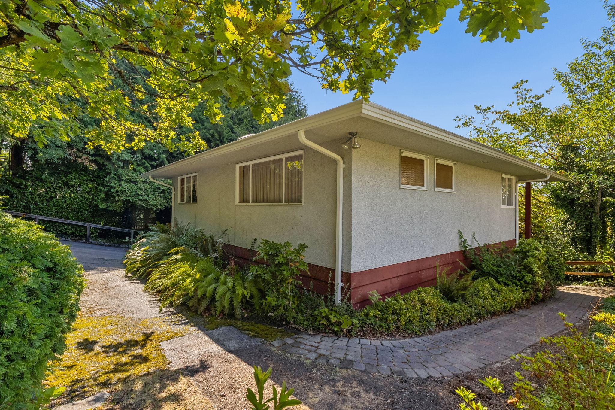 2575 Queens Avenue, West Vancouver listing image
