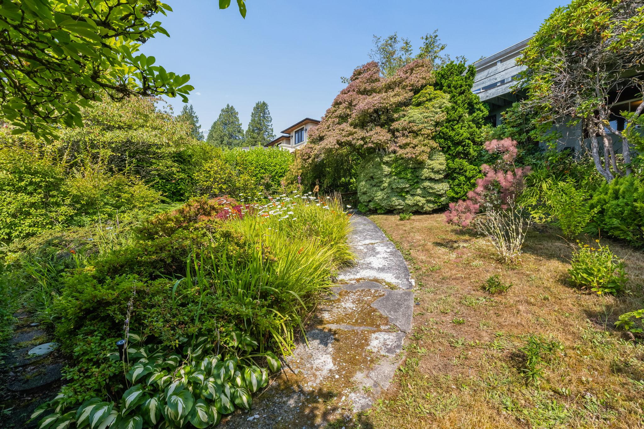 2575 Queens Avenue, West Vancouver listing image