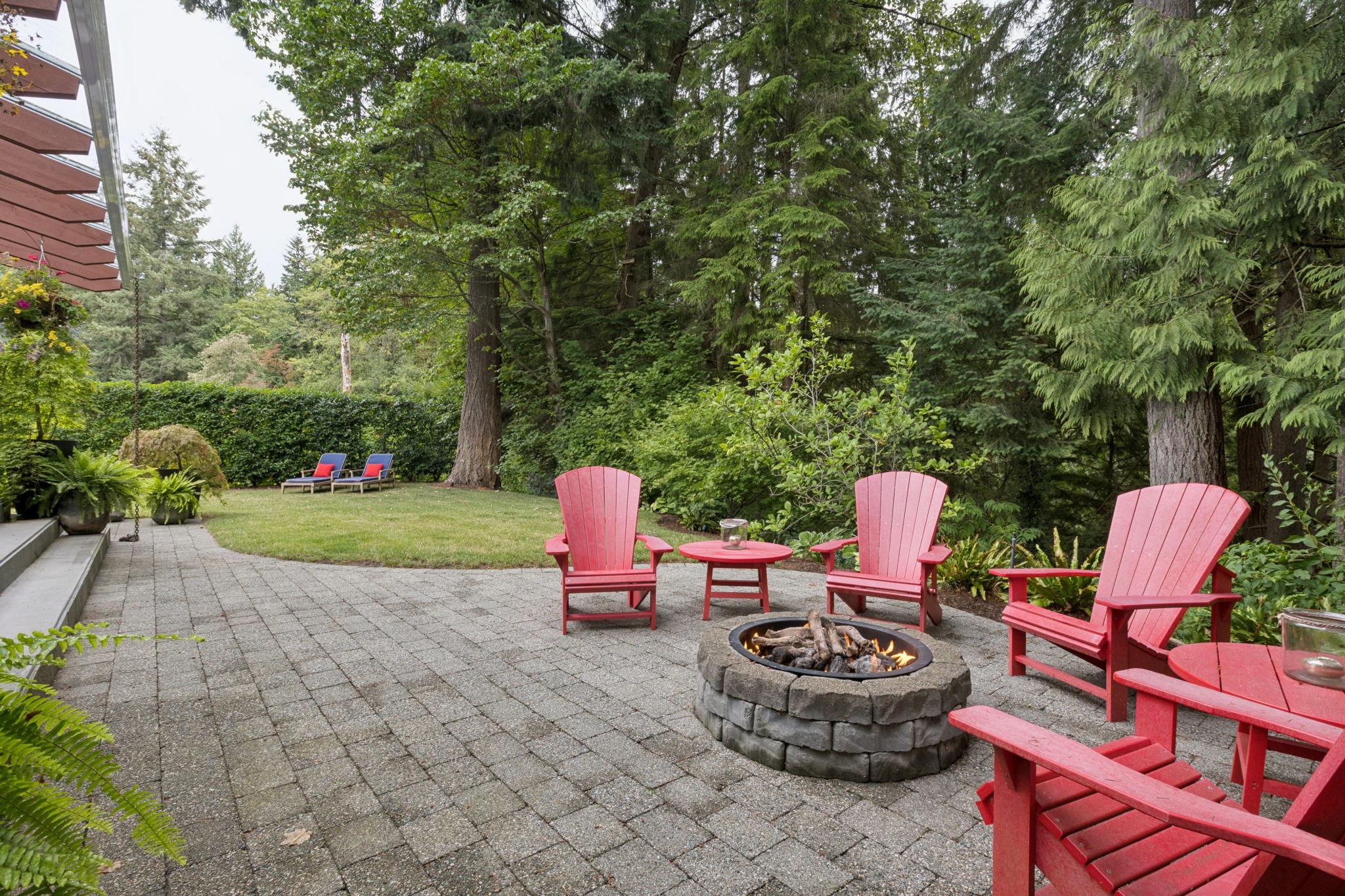 4176 Virginia Crescent, North Vancouver listing image