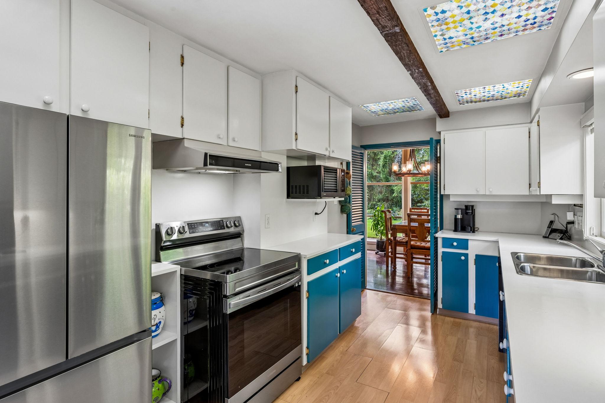 455 MacBeth Crescent, West Vancouver listing image
