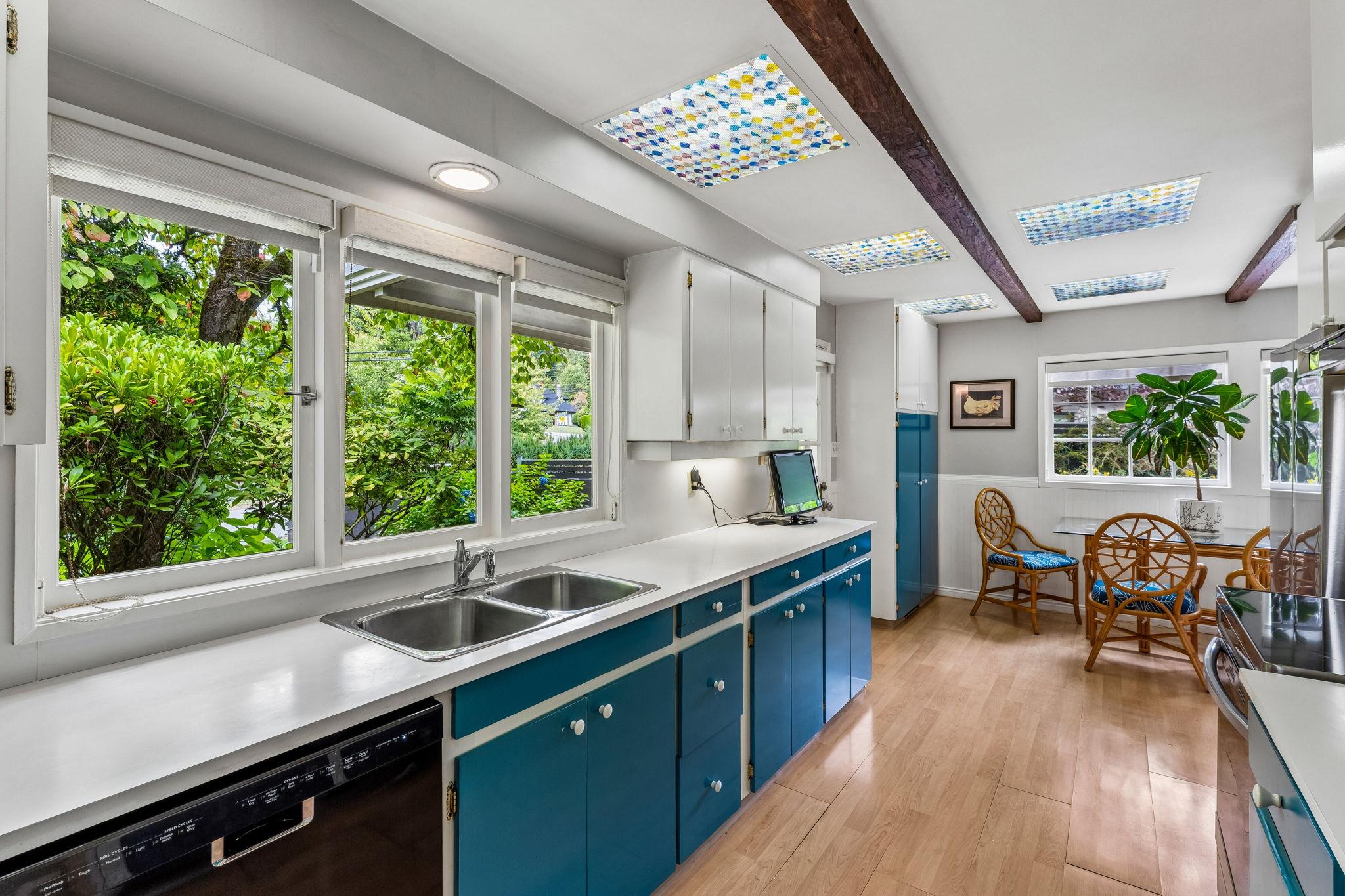 455 MacBeth Crescent, West Vancouver listing image