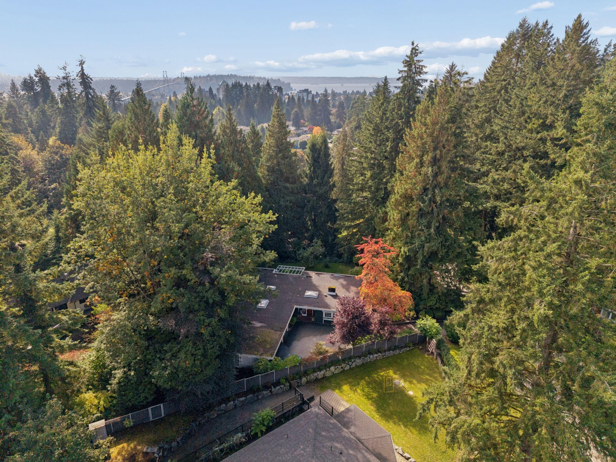 455 MacBeth Crescent, West Vancouver listing image