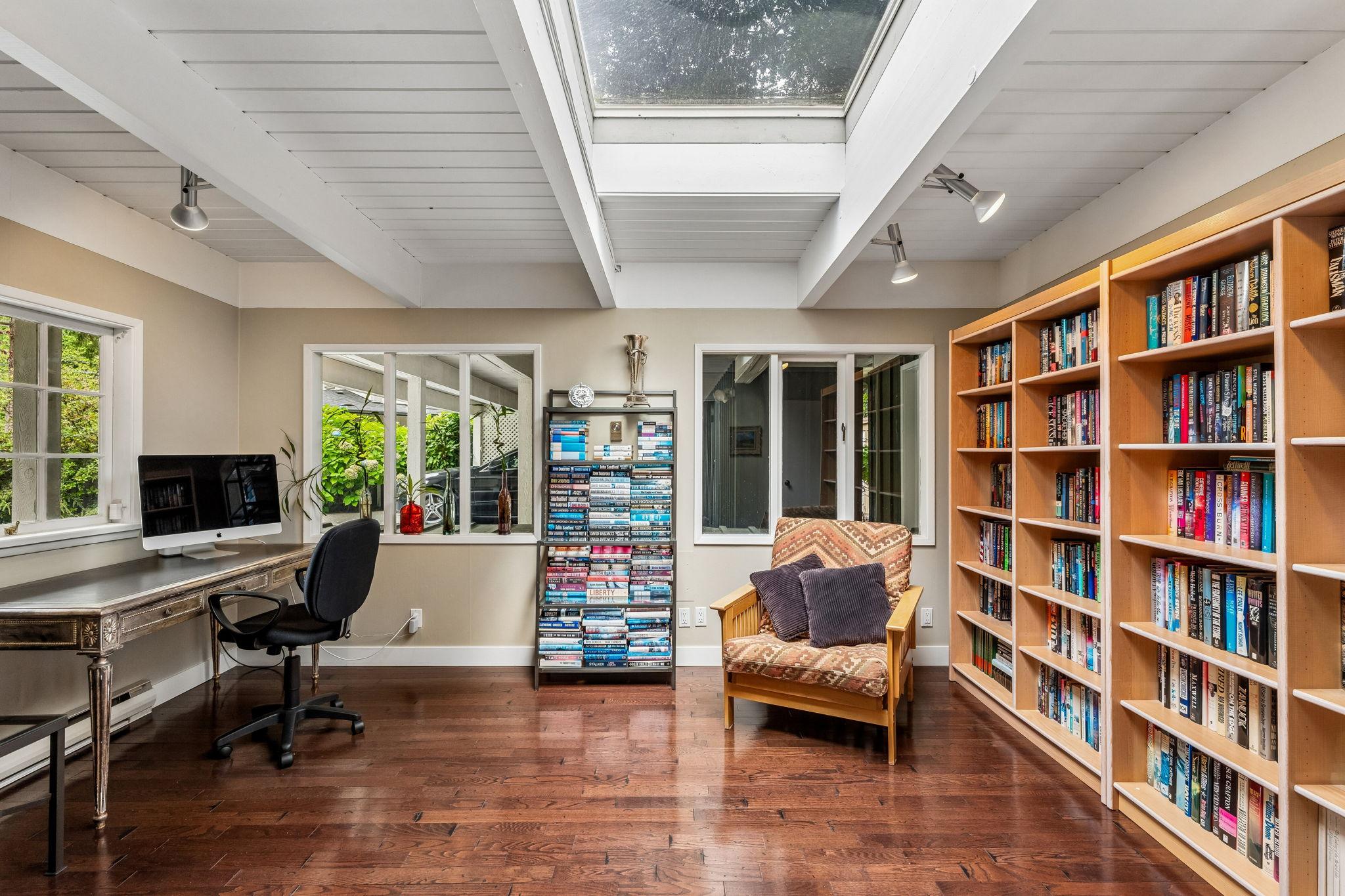455 MacBeth Crescent, West Vancouver listing image