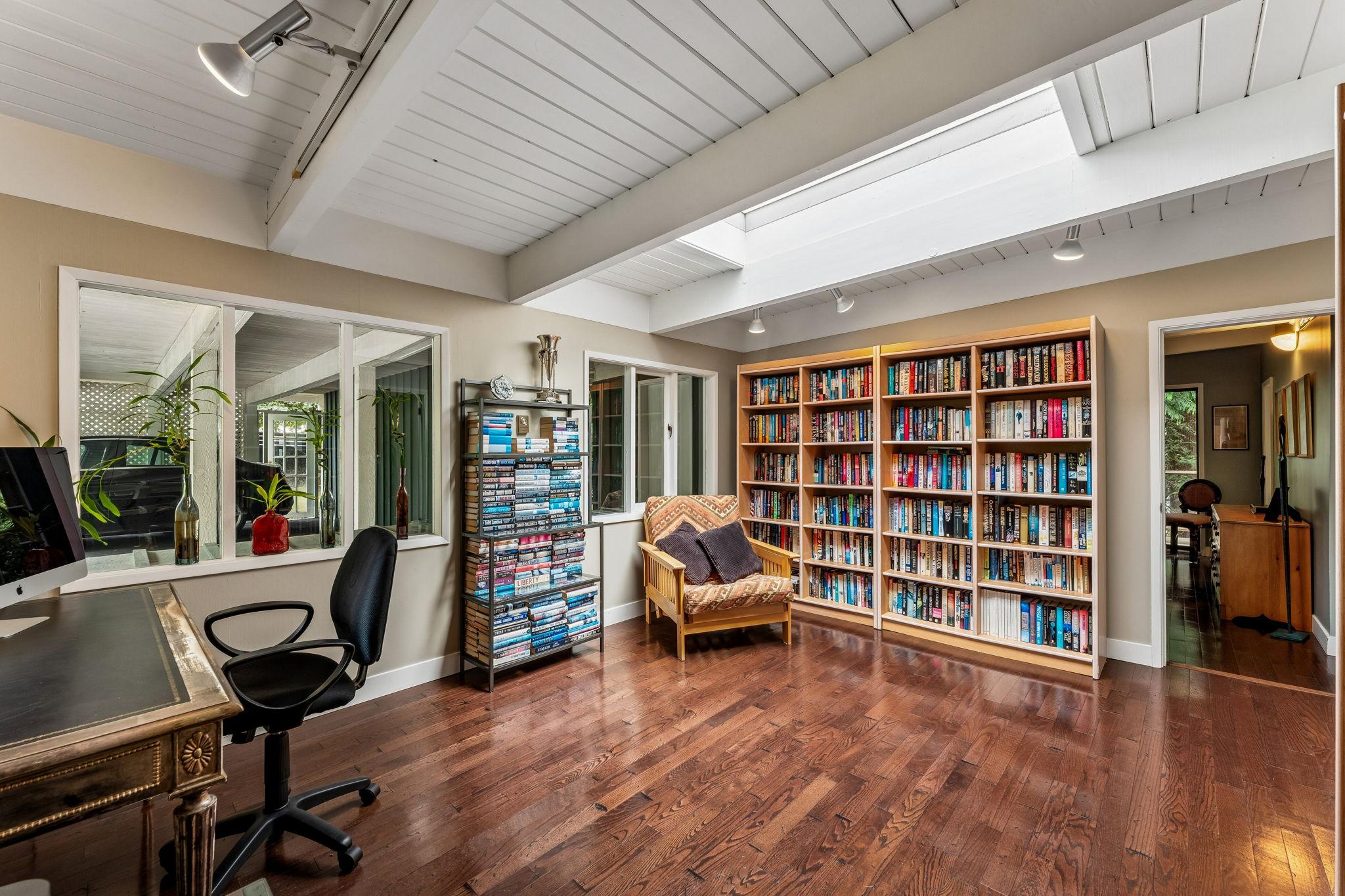 455 MacBeth Crescent, West Vancouver listing image