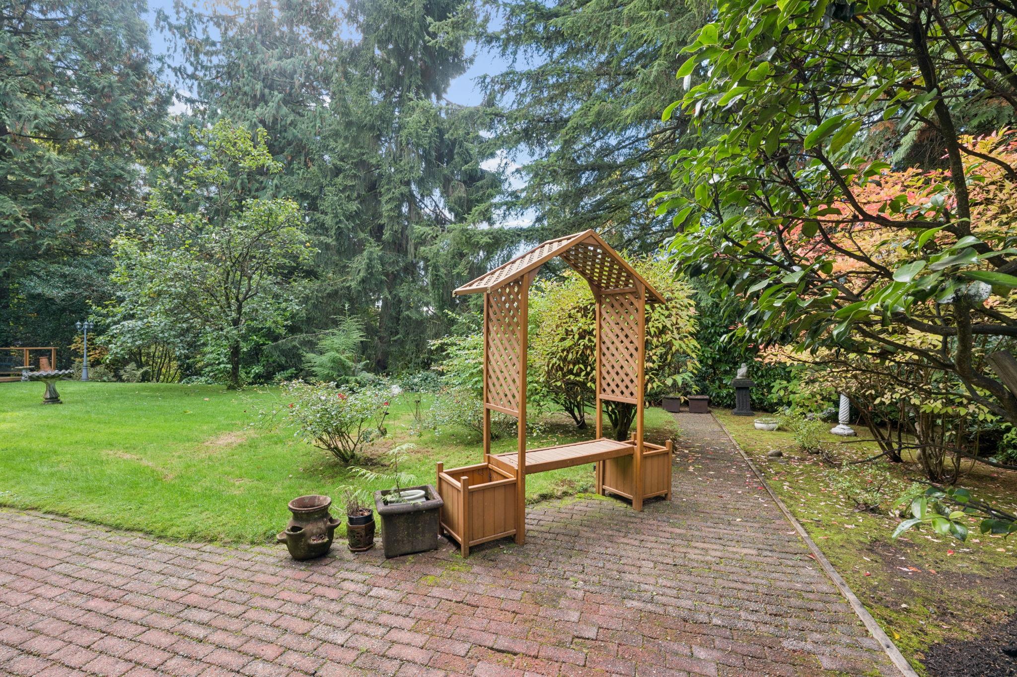 455 MacBeth Crescent, West Vancouver listing image