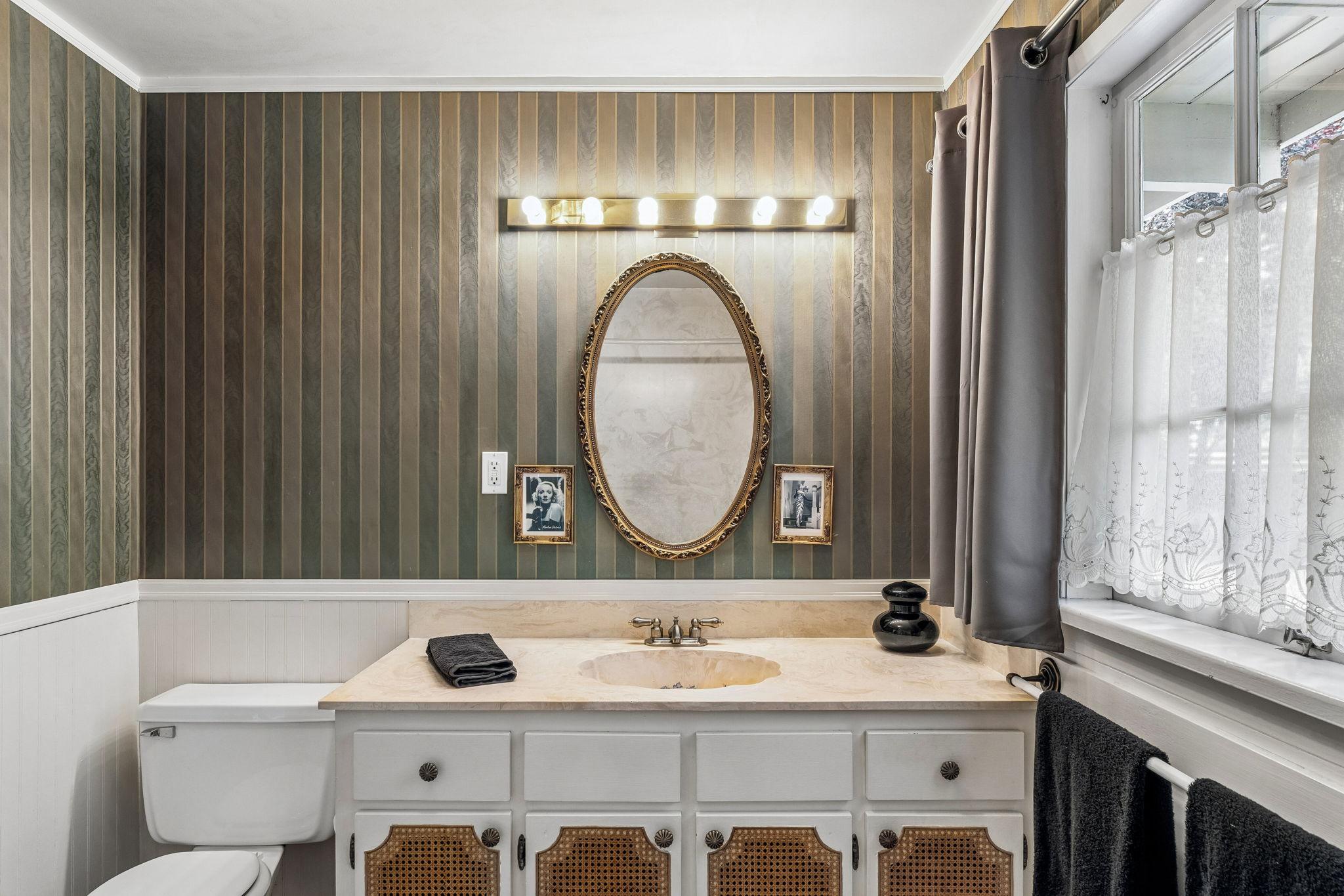 455 MacBeth Crescent, West Vancouver listing image